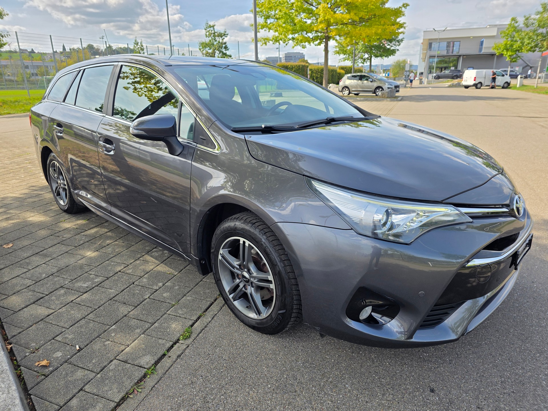 TOYOTA Avensis Touring Sports 1.8 Luna MultidriveS-image-1