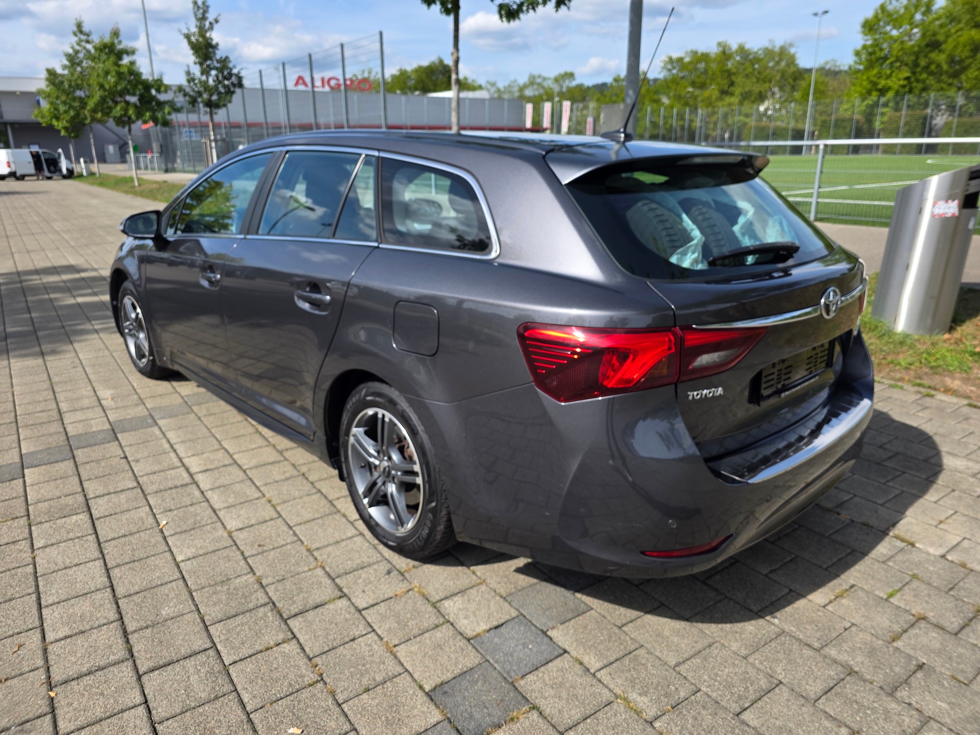 TOYOTA Avensis Touring Sports 1.8 Luna MultidriveS-image-11