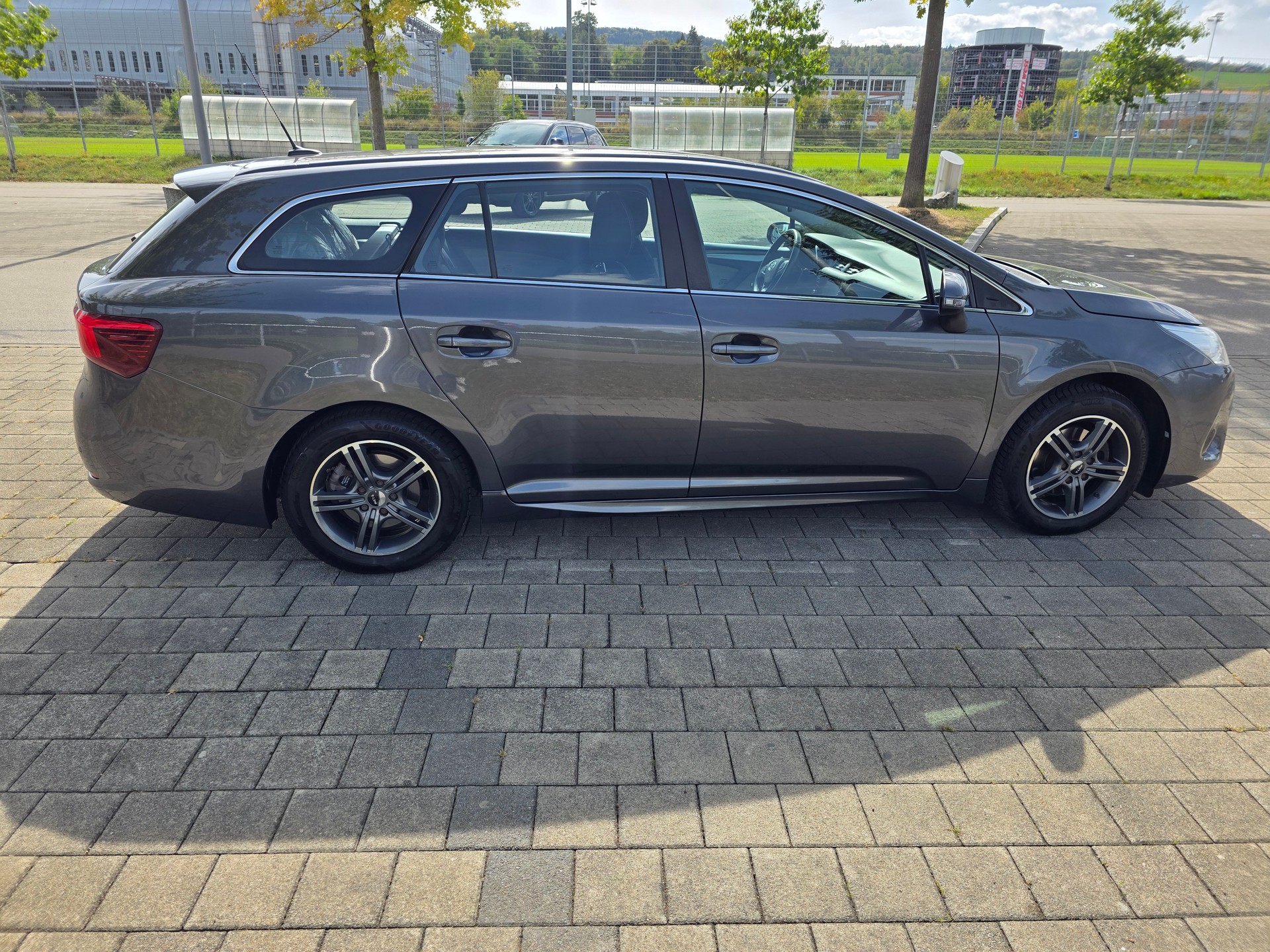 TOYOTA Avensis Touring Sports 1.8 Luna MultidriveS-image-10