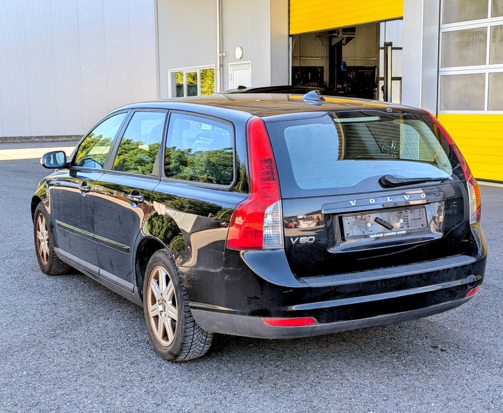 VOLVO V50 2.4-image-5