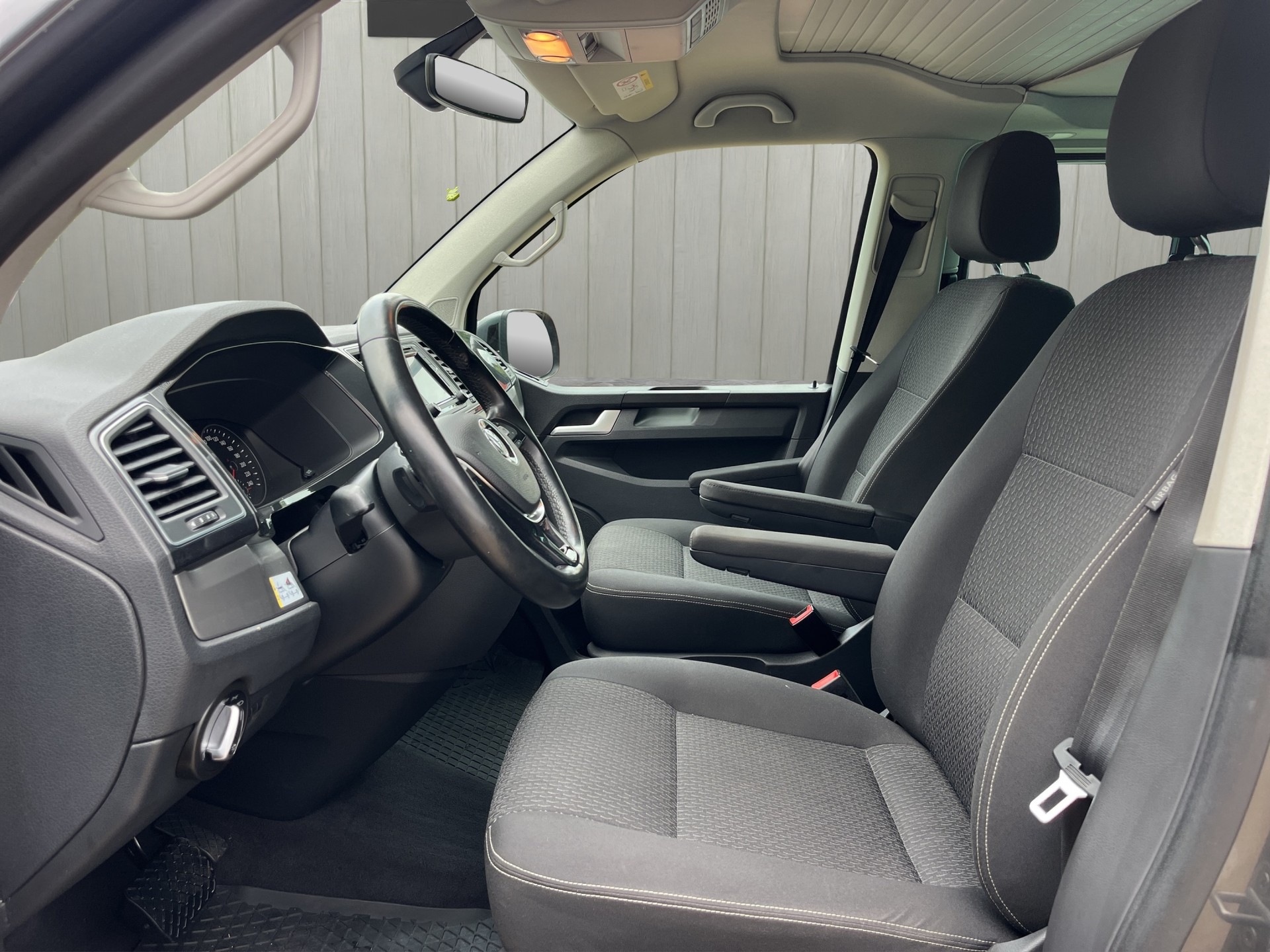 VW T6 California 2.0 TDI Beach Liberty 4Motion DSG 7 Places-image-12