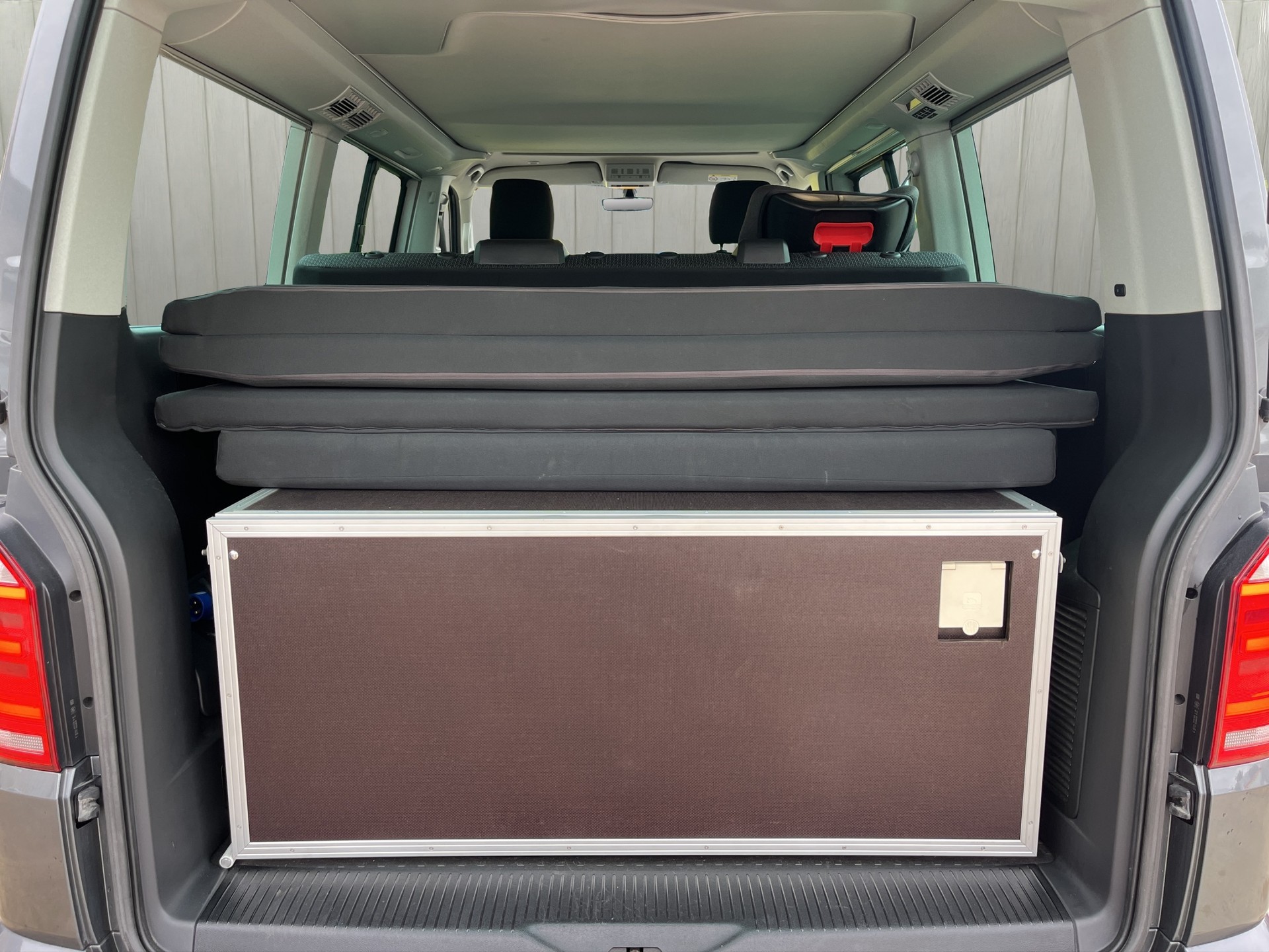 VW T6 California 2.0 TDI Beach Liberty 4Motion DSG 7 Places-image-15