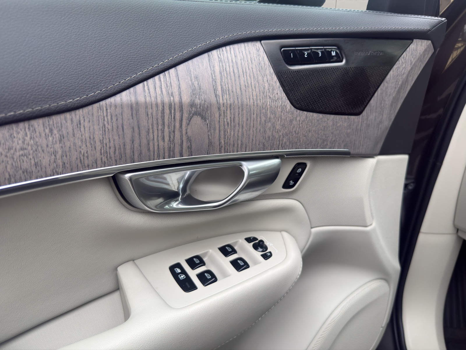 VOLVO XC90 2.0 B5 MH Ultimate Bright 7P. AWD-image-16