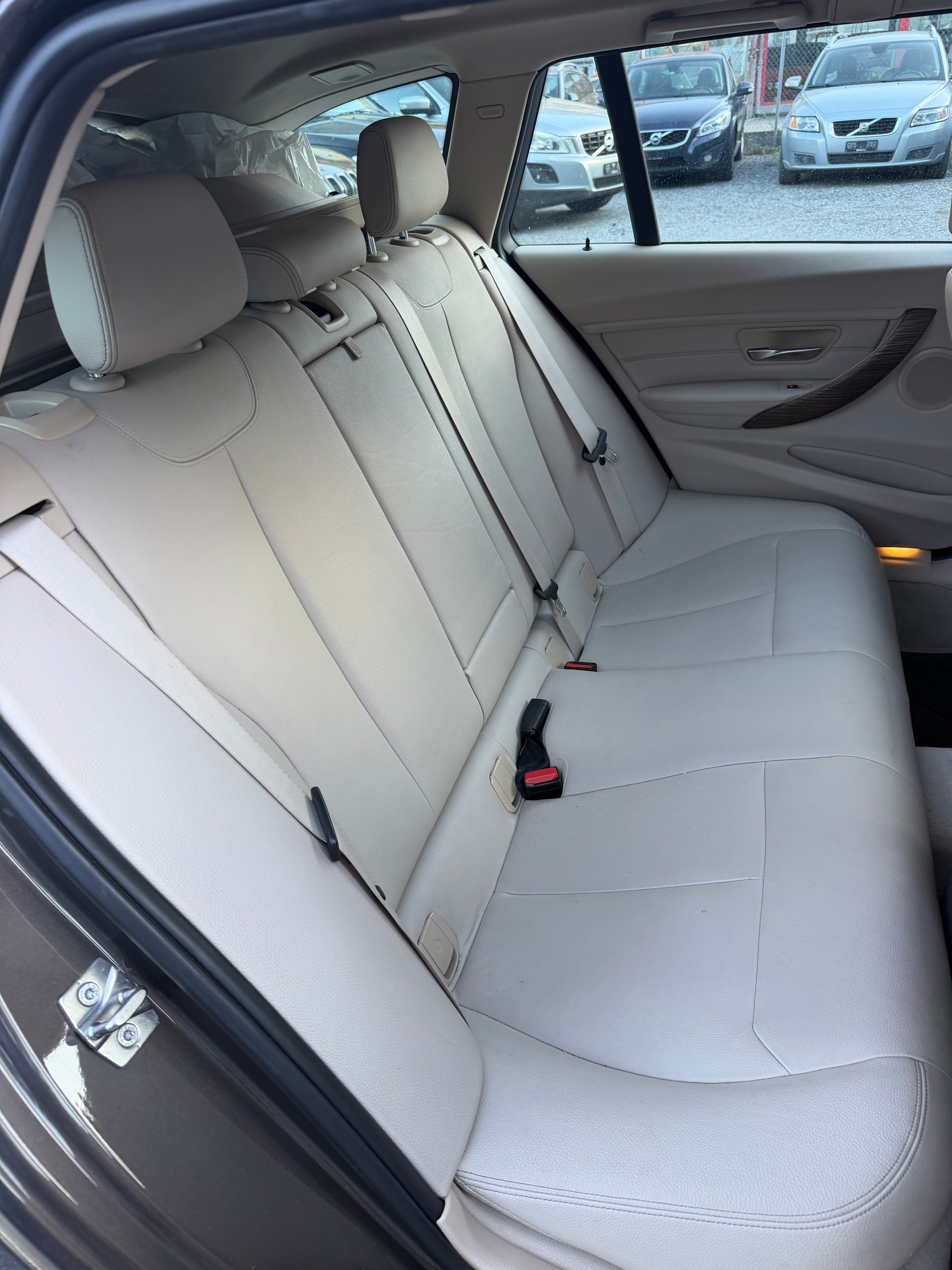 BMW 318d Touring Modern Line Steptronic-image-7