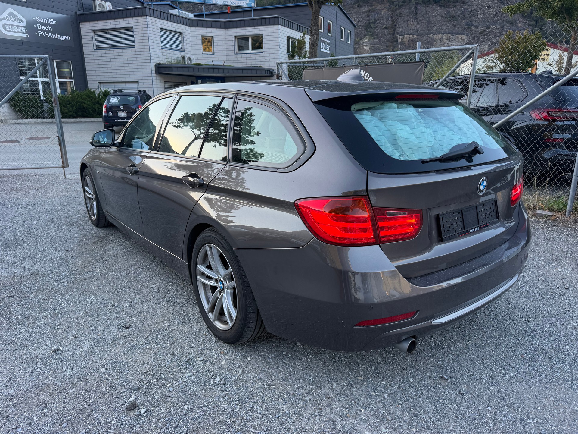 BMW 318d Touring Modern Line Steptronic-image-2