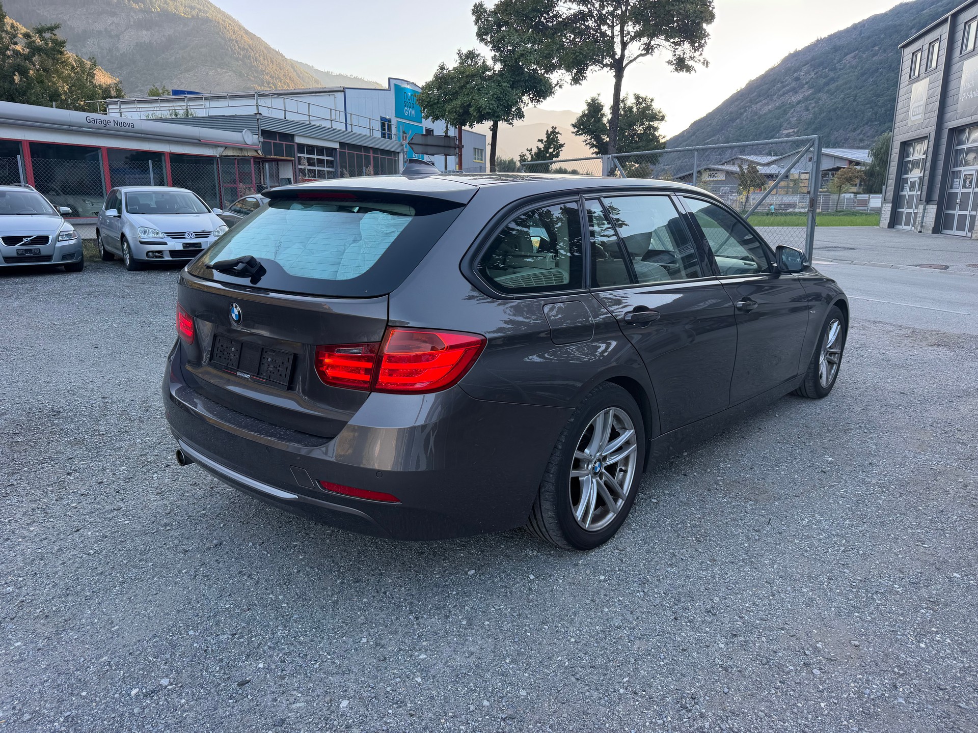 BMW 318d Touring Modern Line Steptronic-image-5