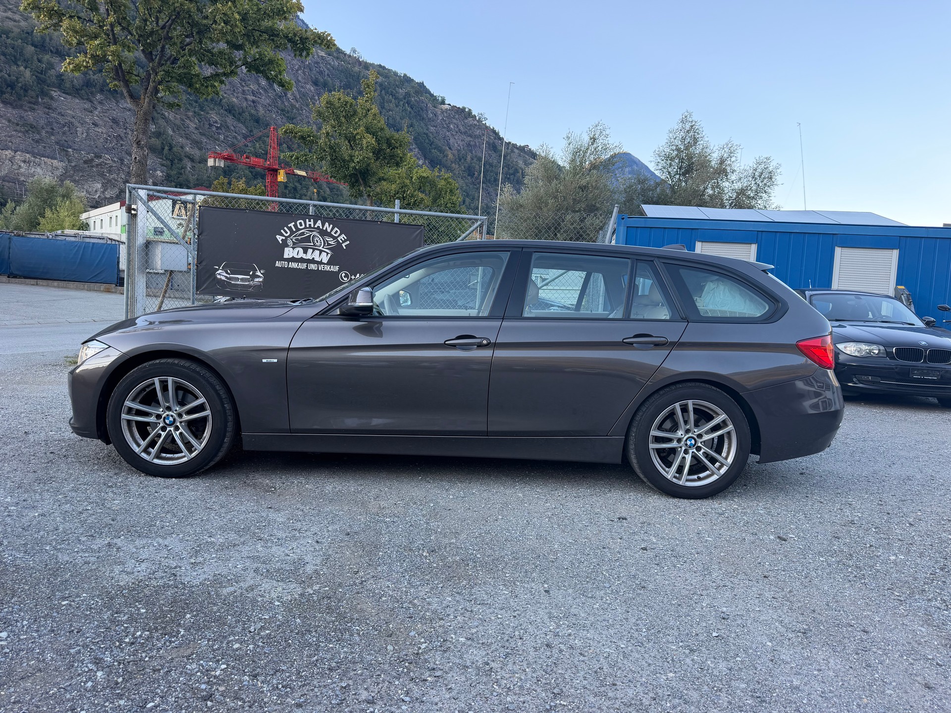 BMW 318d Touring Modern Line Steptronic-image-1