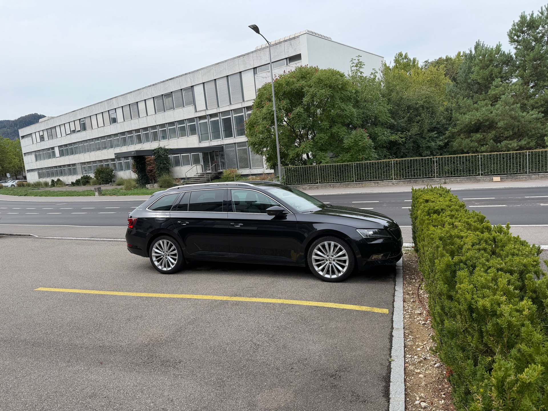 SKODA 2.0 TSI 280 Style 4x4 DSG-image-1