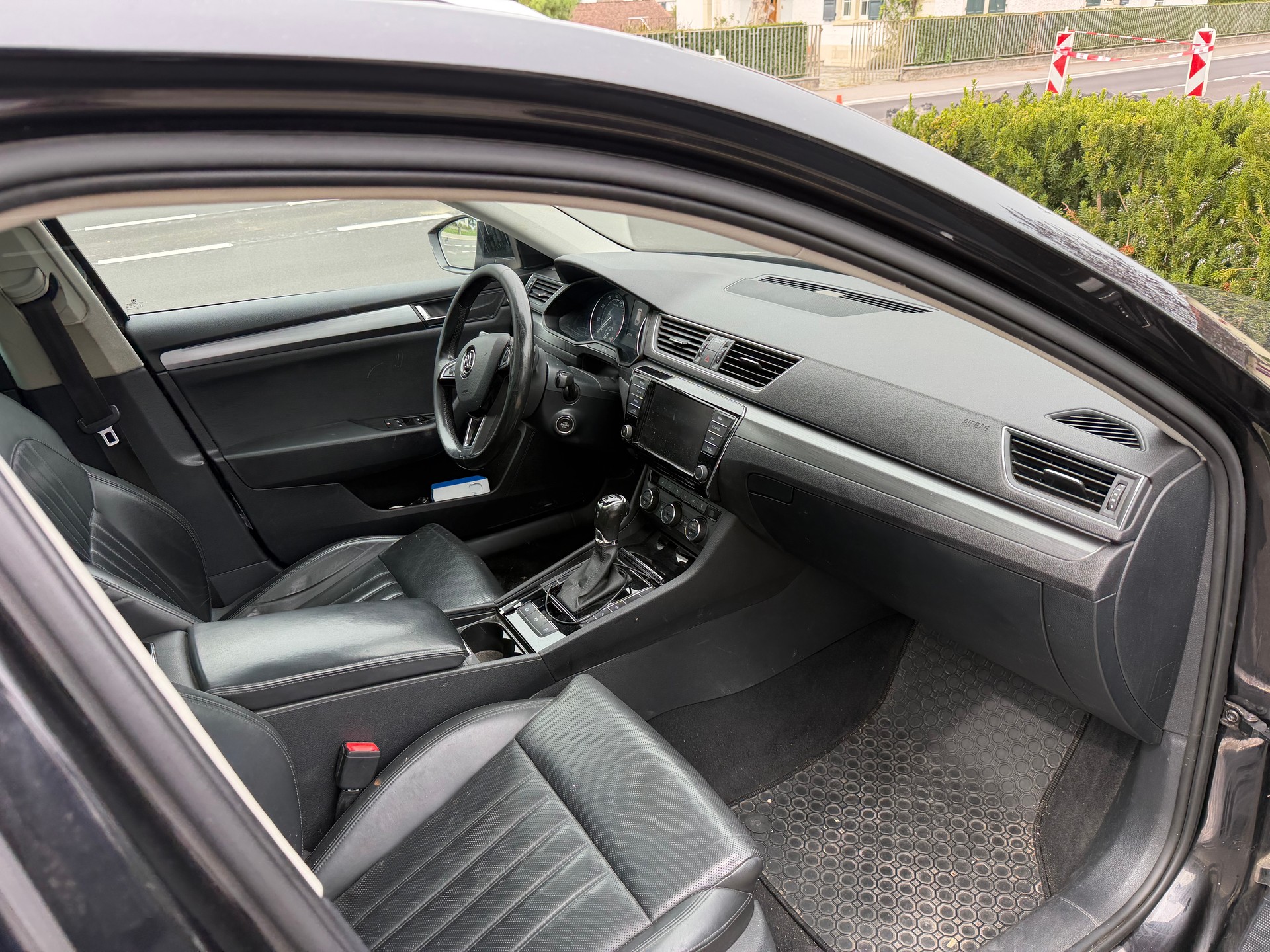 SKODA 2.0 TSI 280 Style 4x4 DSG-image-4