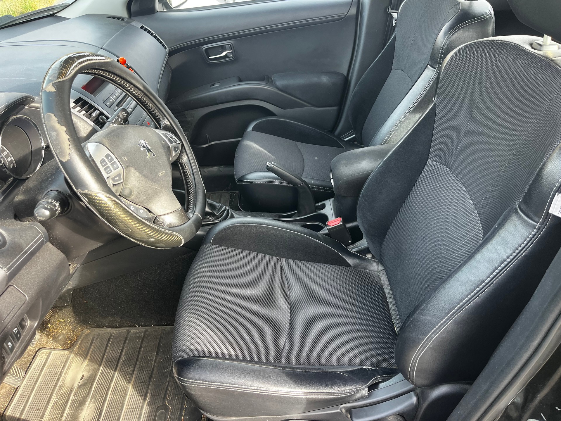PEUGEOT 4007 2.2 HDi Platinum Edition-image-13