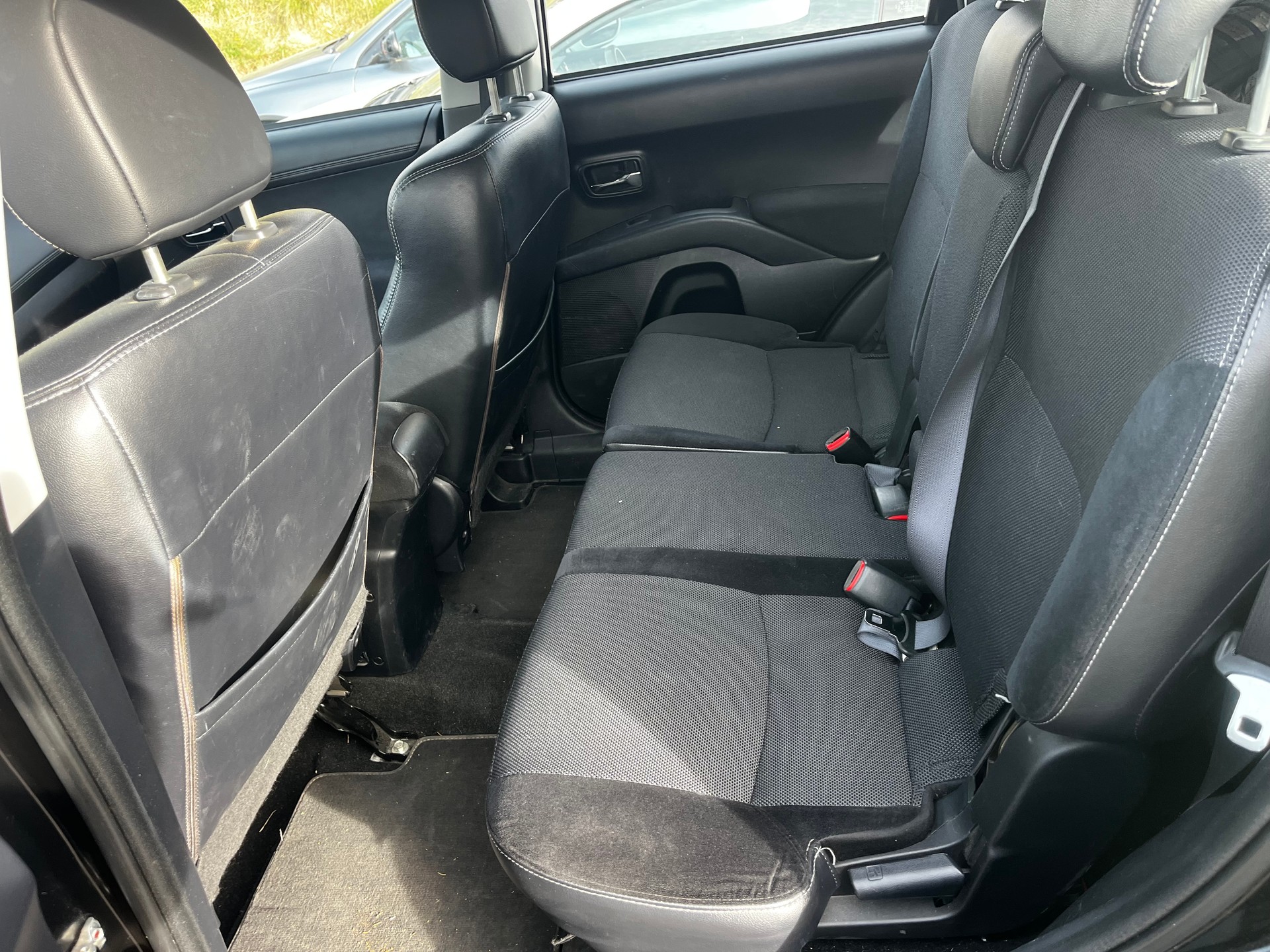PEUGEOT 4007 2.2 HDi Platinum Edition-image-14
