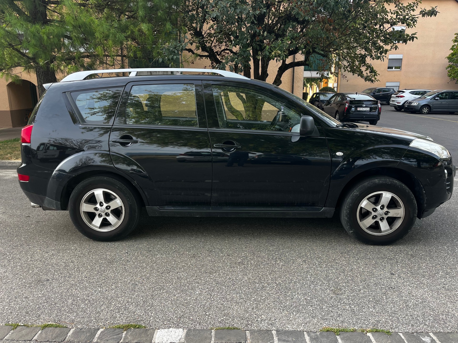 PEUGEOT 4007 2.2 HDi Platinum Edition-image-1