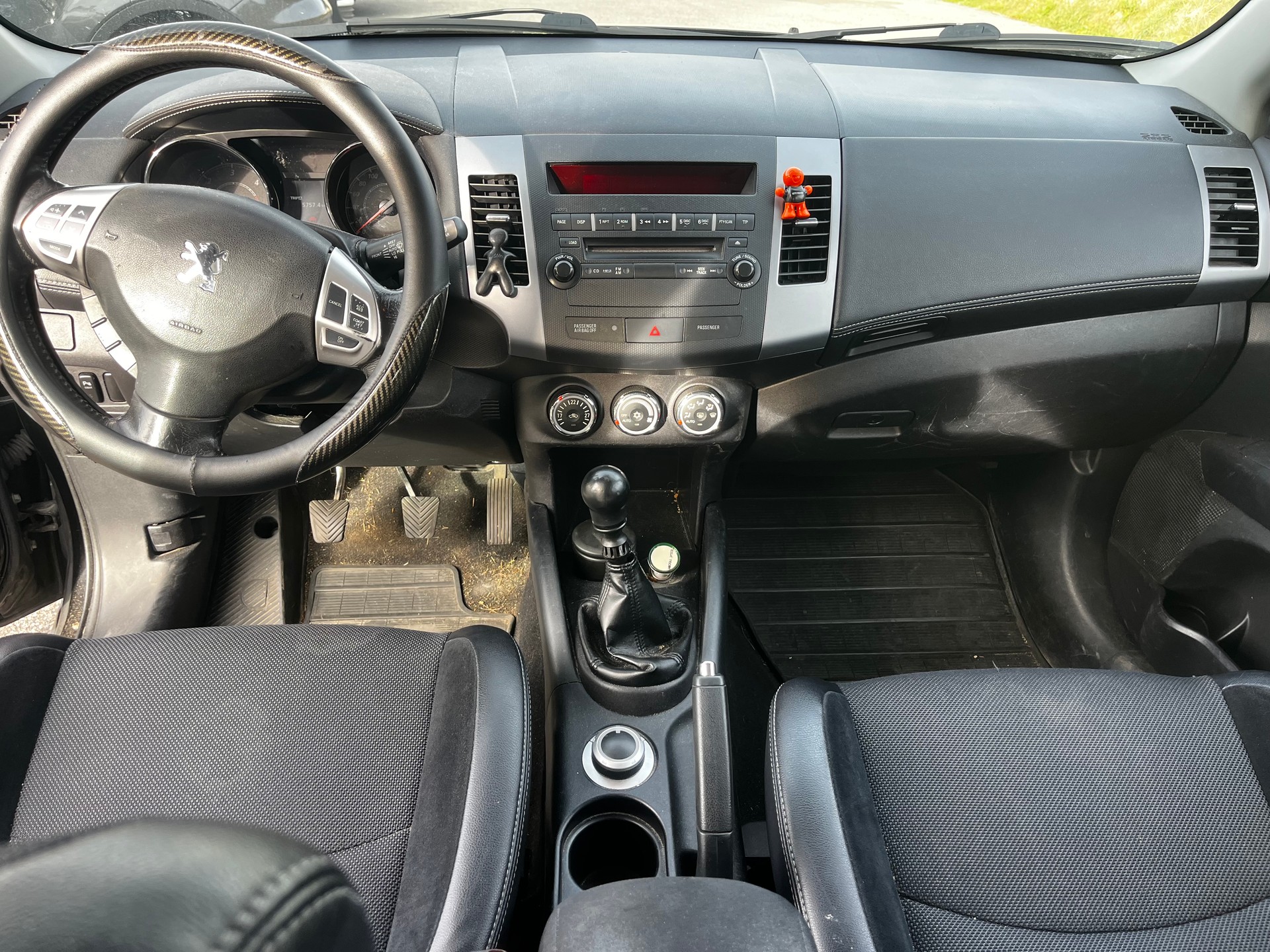 PEUGEOT 4007 2.2 HDi Platinum Edition-image-11