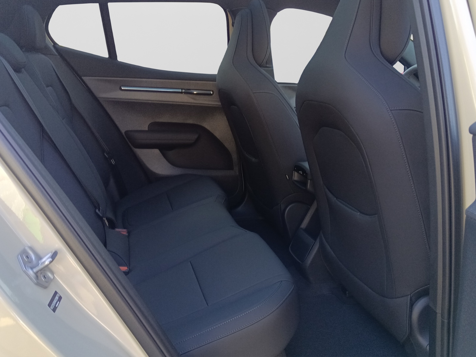 VOLVO EX30 CC P8 Ultra AWD-image-7