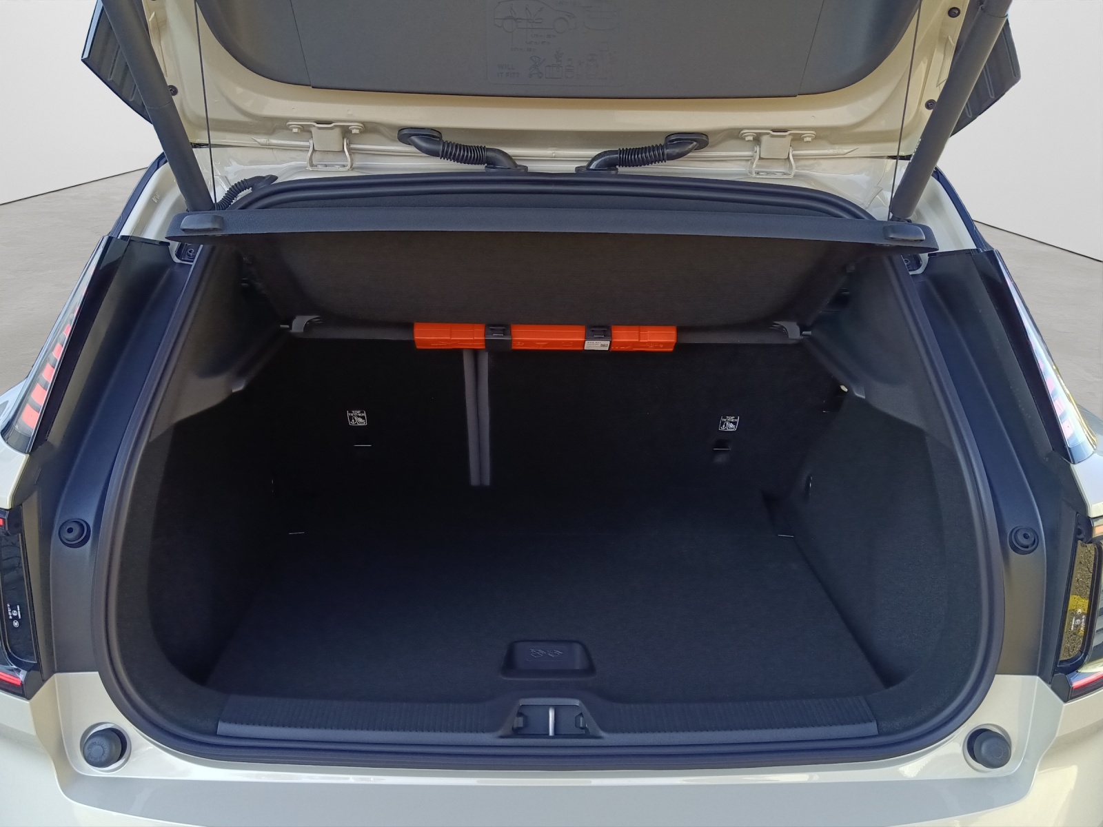 VOLVO EX30 CC P8 Ultra AWD-image-14