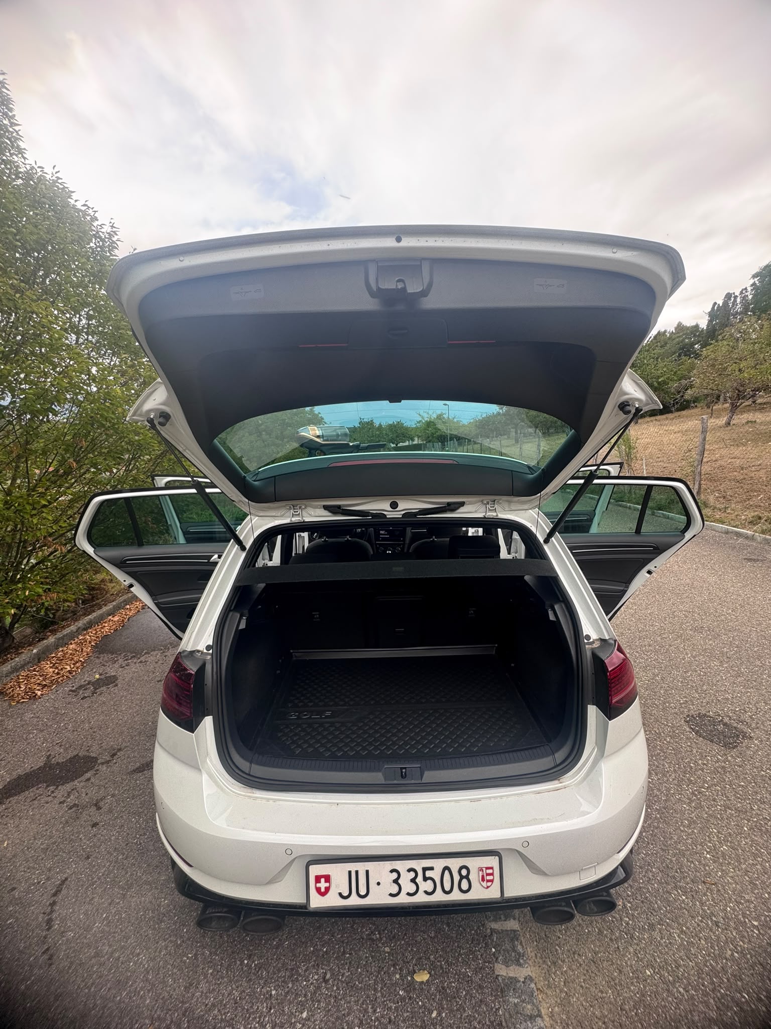 VW 2.0 TSI R DSG 4motion-image-5