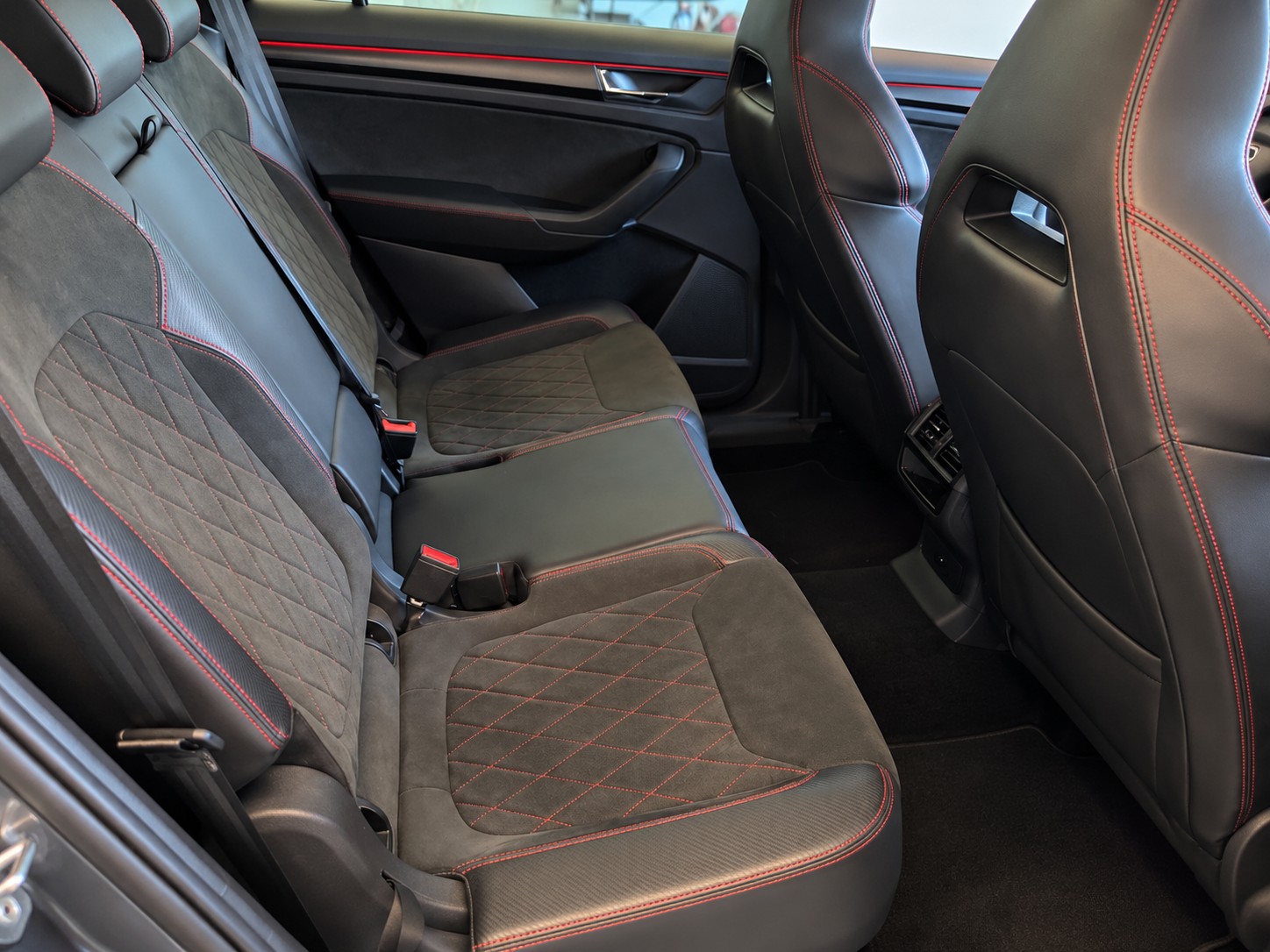SKODA Kodiaq 2.0 TSI 4x4 RS / 7 Sitz / AHK / Panorama / Vollausstattung / Leasing ab 399.--image-2