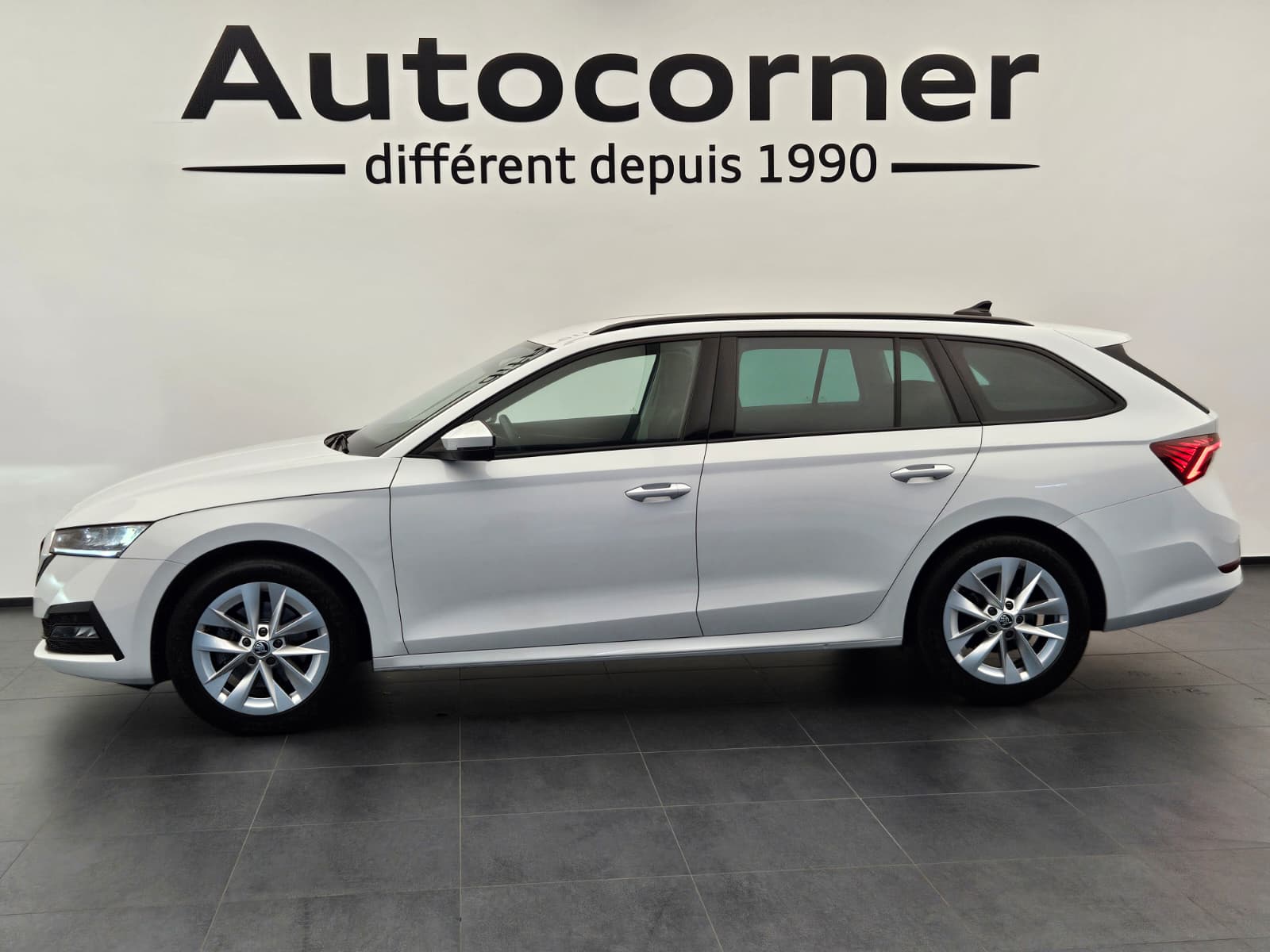 SKODA Octavia Combi 2.0 TSI Ambition DSG 4x4-image-1