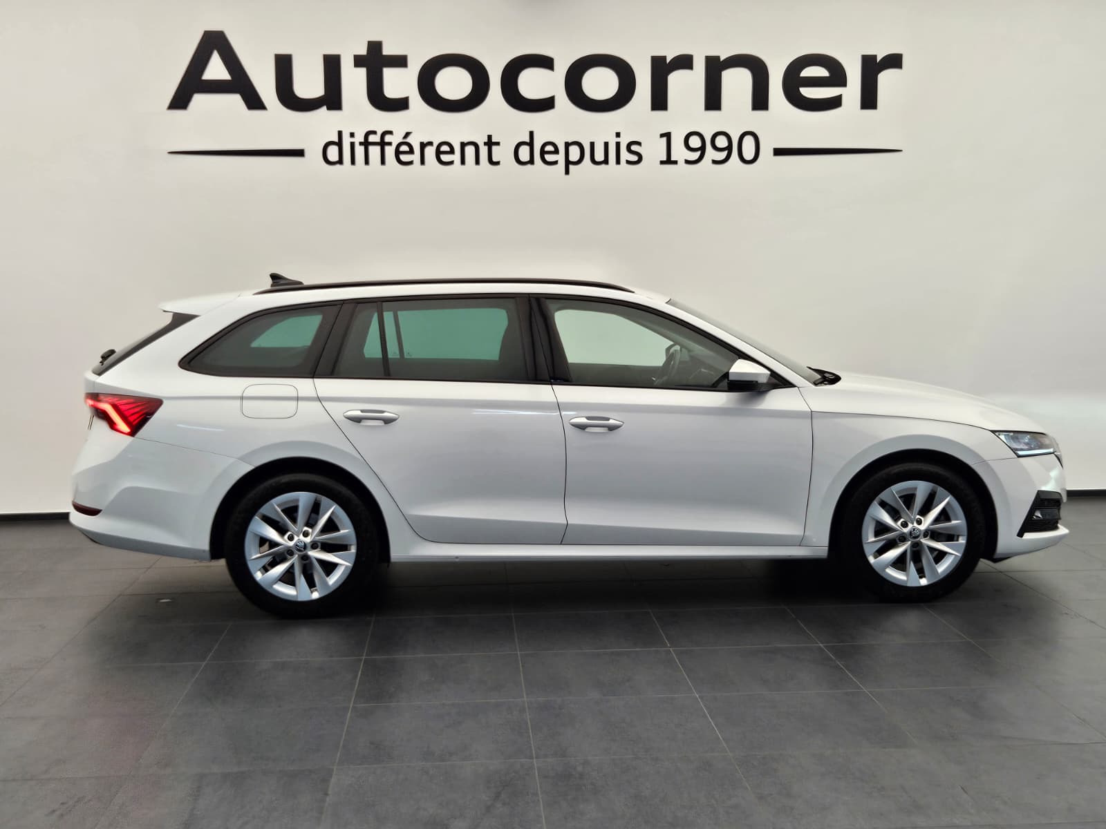 SKODA Octavia Combi 2.0 TSI Ambition DSG 4x4-image-4