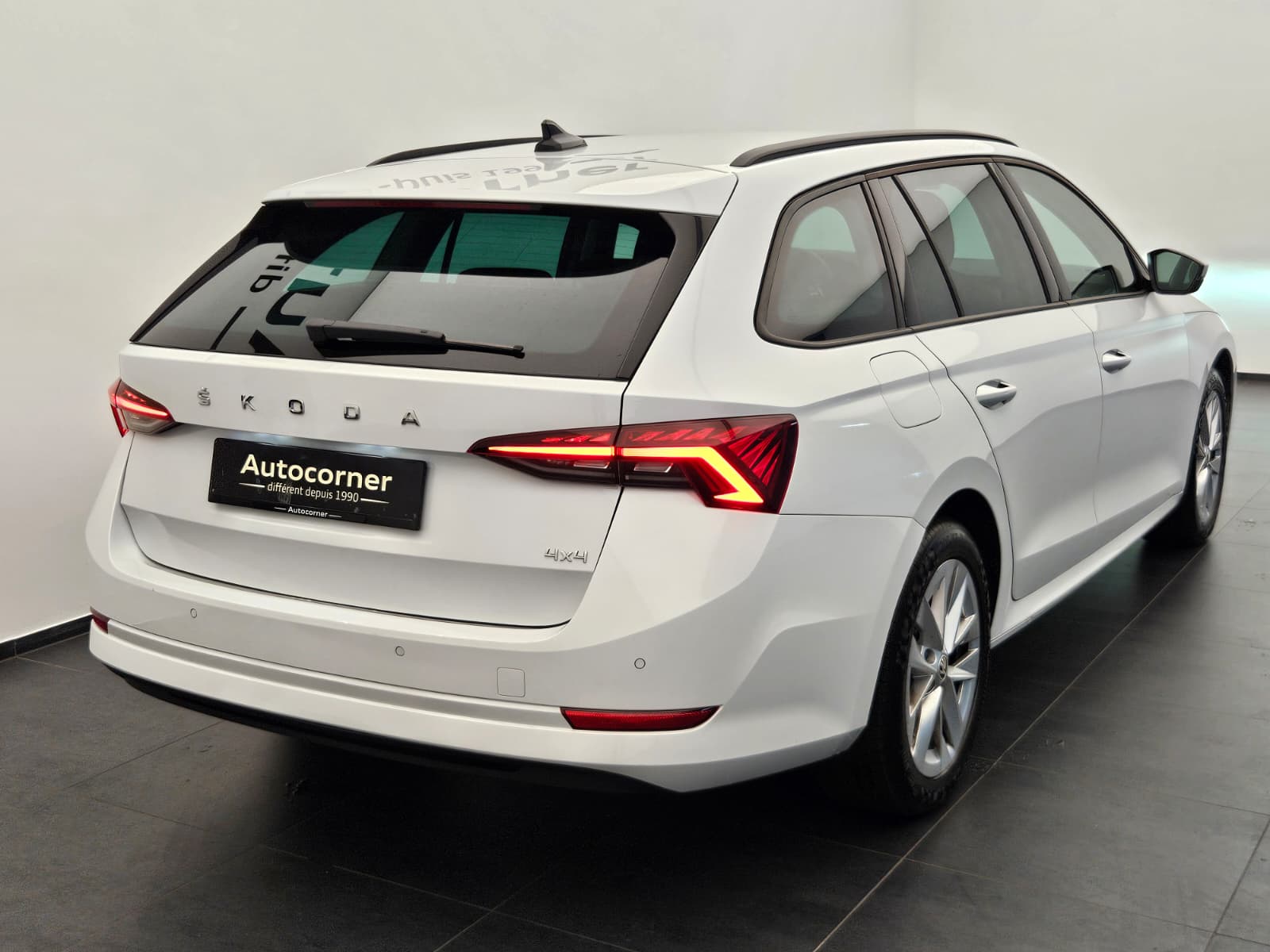 SKODA Octavia Combi 2.0 TSI Ambition DSG 4x4-image-5