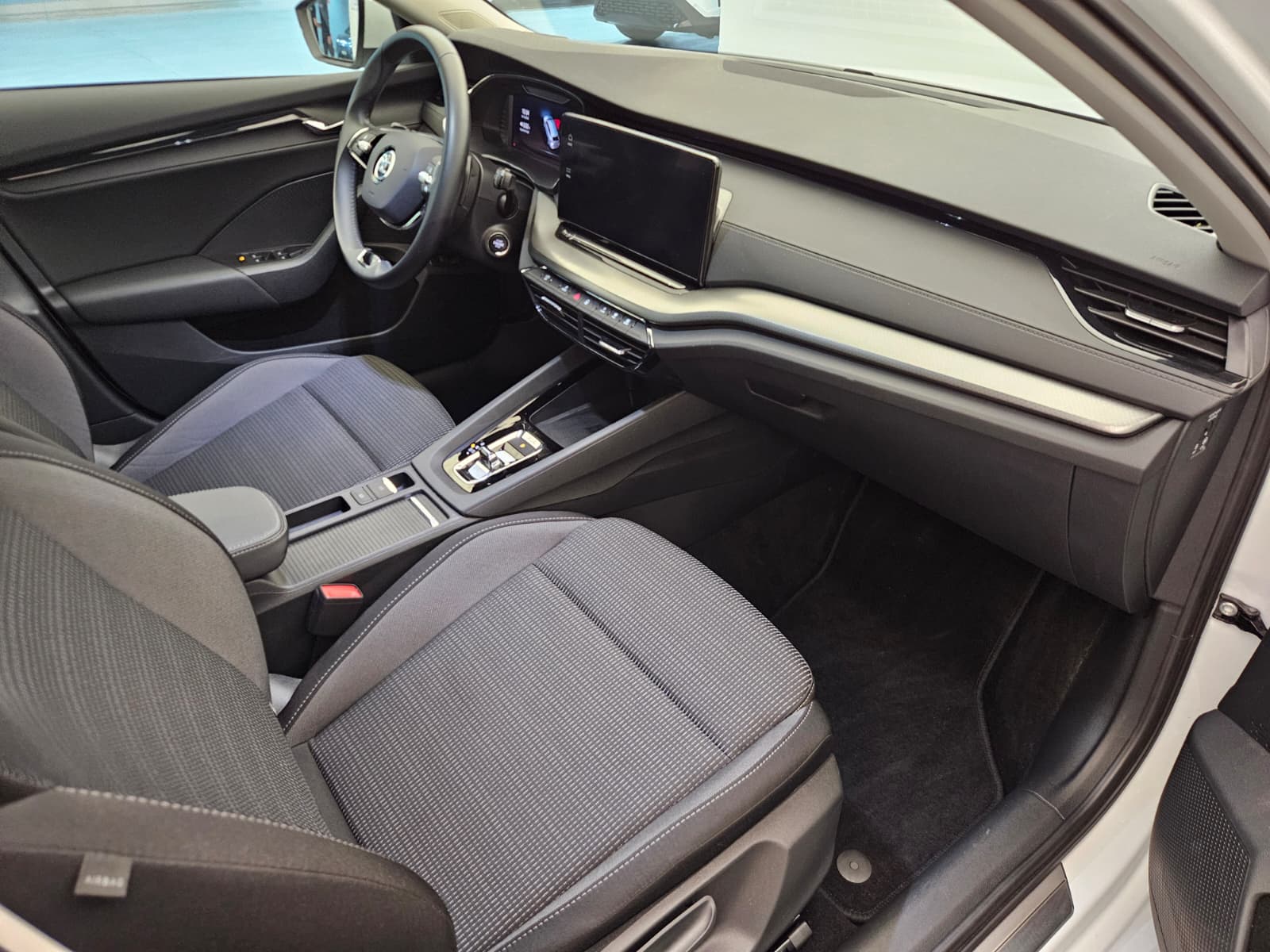 SKODA Octavia Combi 2.0 TSI Ambition DSG 4x4-image-10