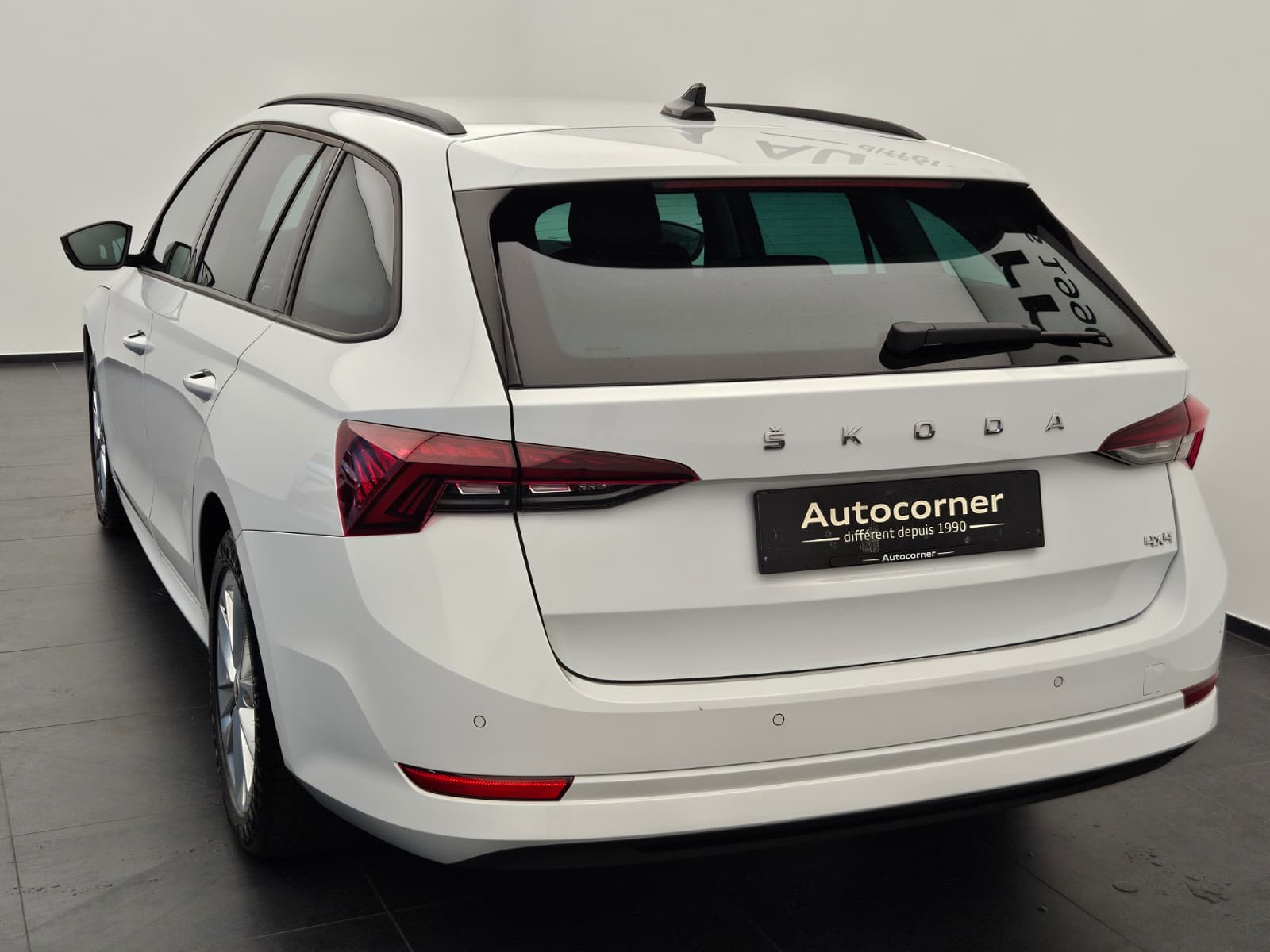 SKODA Octavia Combi 2.0 TSI Ambition DSG 4x4-image-7
