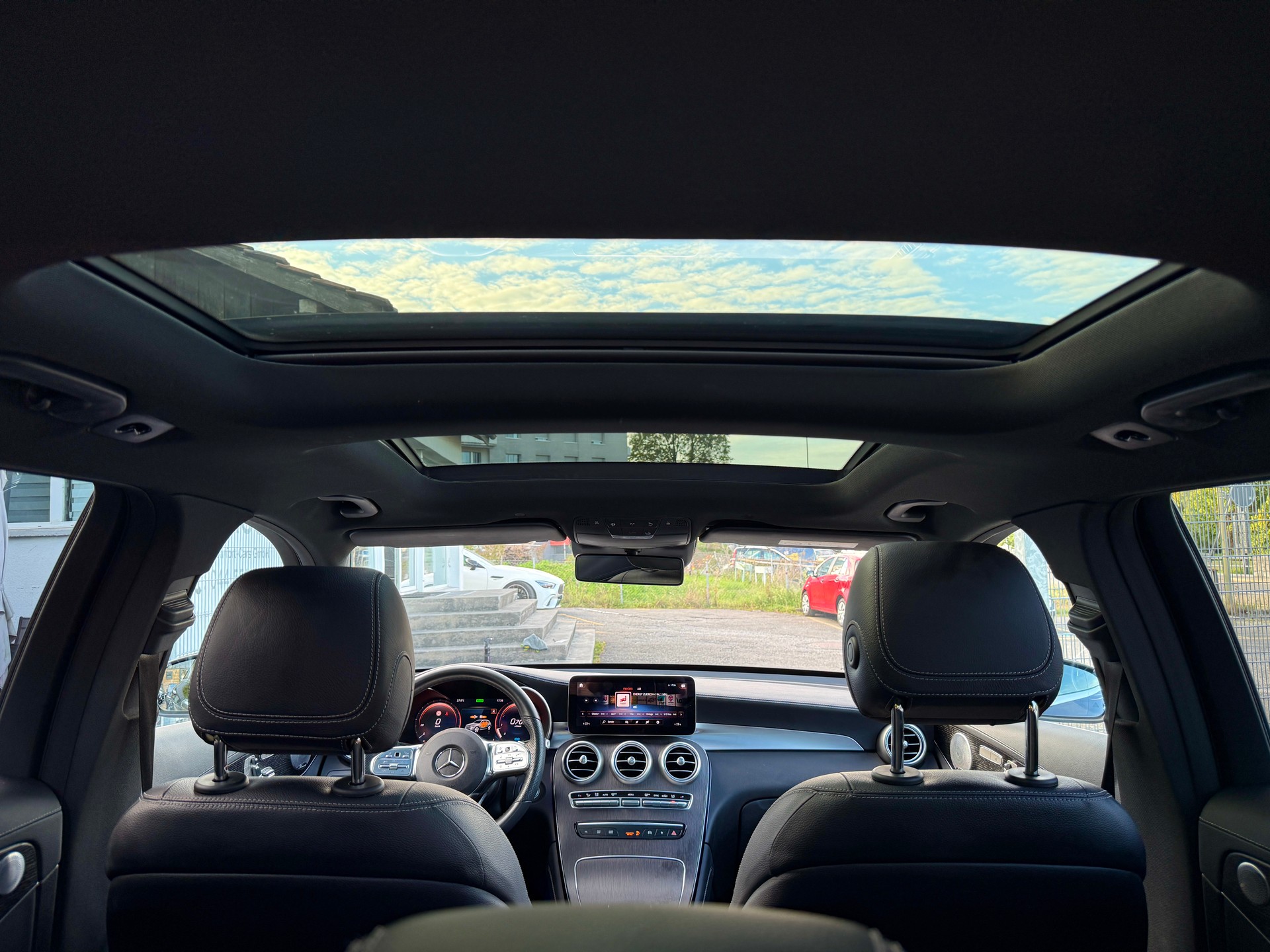 MERCEDES-BENZ GLC 300 AMG Line 4Matic 9G-Tronic PANORAMADACH*ANHÄNGERKUPPLUNG-image-12