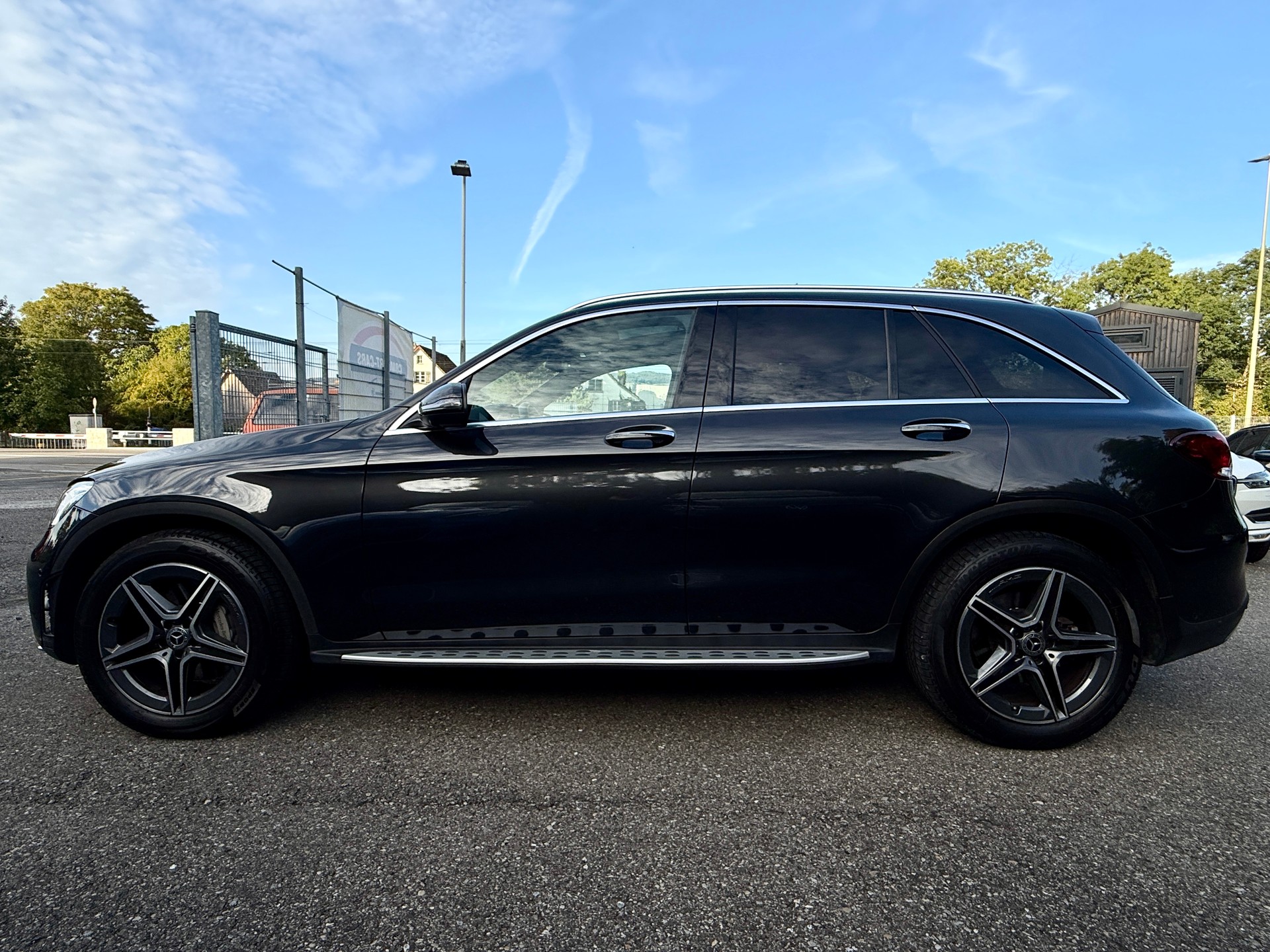 MERCEDES-BENZ GLC 300 AMG Line 4Matic 9G-Tronic PANORAMADACH*ANHÄNGERKUPPLUNG-image-2
