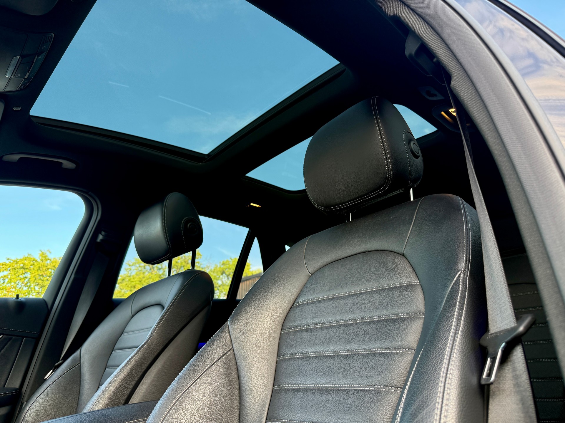MERCEDES-BENZ GLC 300 AMG Line 4Matic 9G-Tronic PANORAMADACH*ANHÄNGERKUPPLUNG-image-10