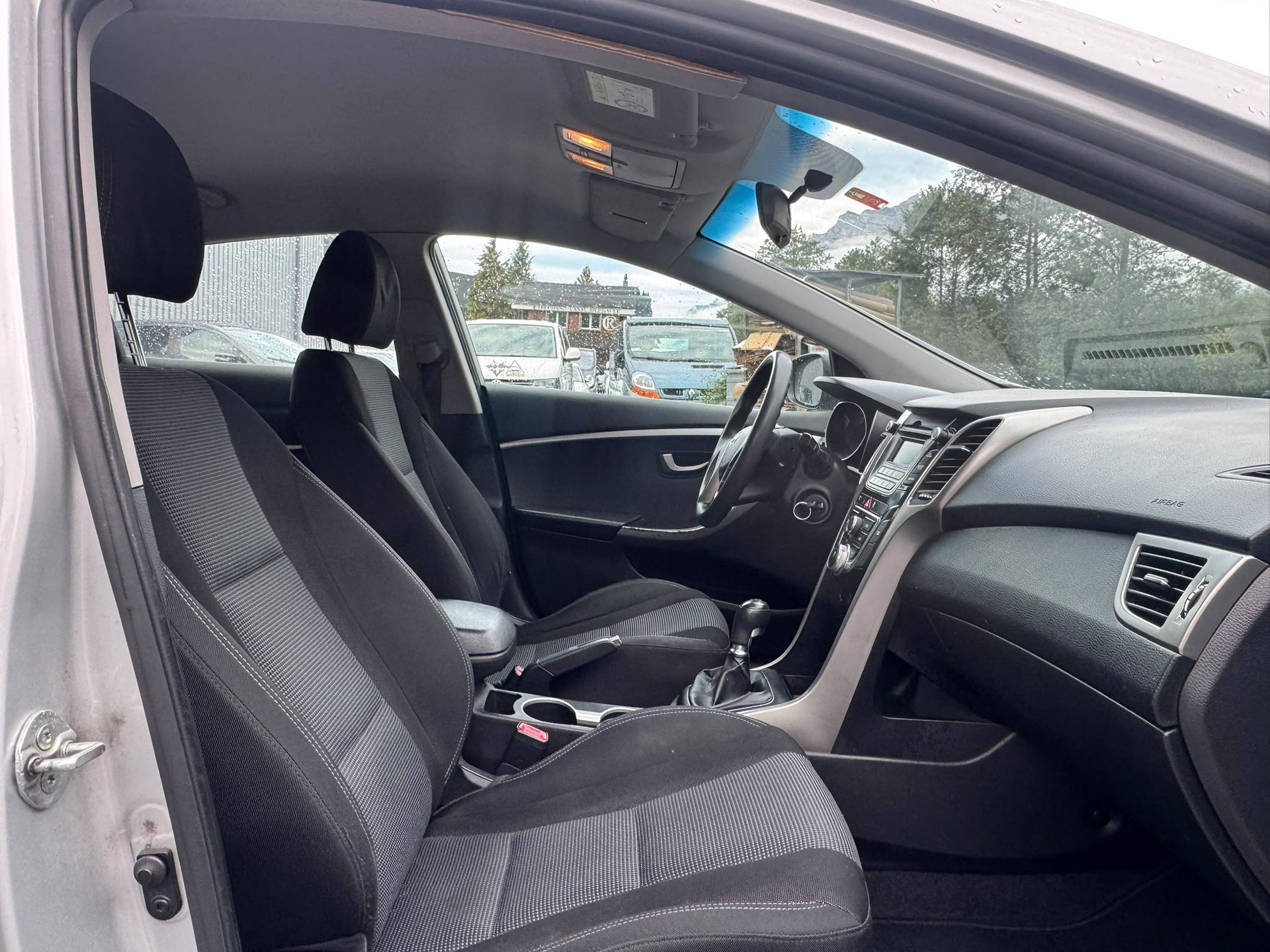 HYUNDAI i30 1.4 Comfort-image-8