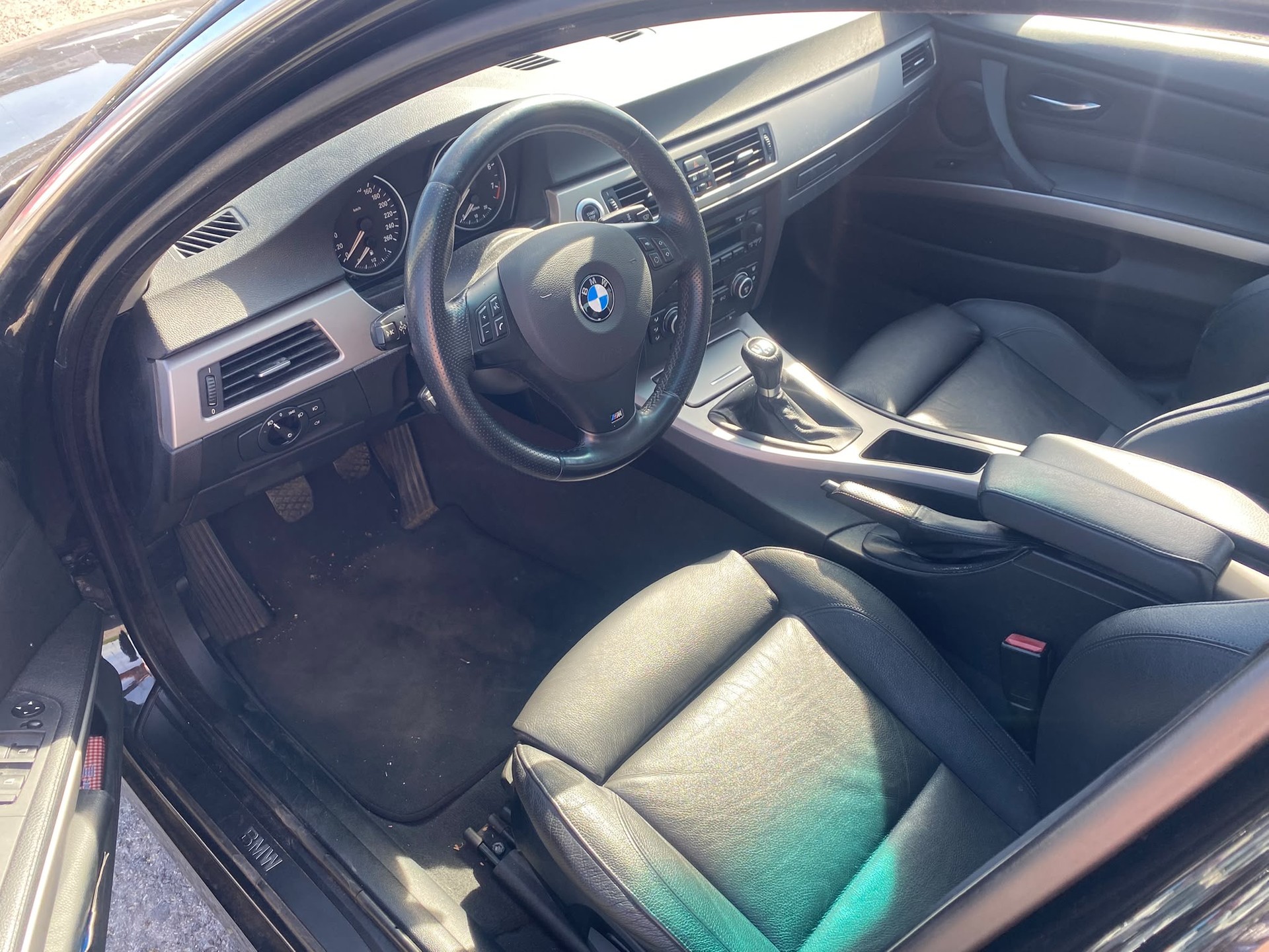 BMW 325i-image-8