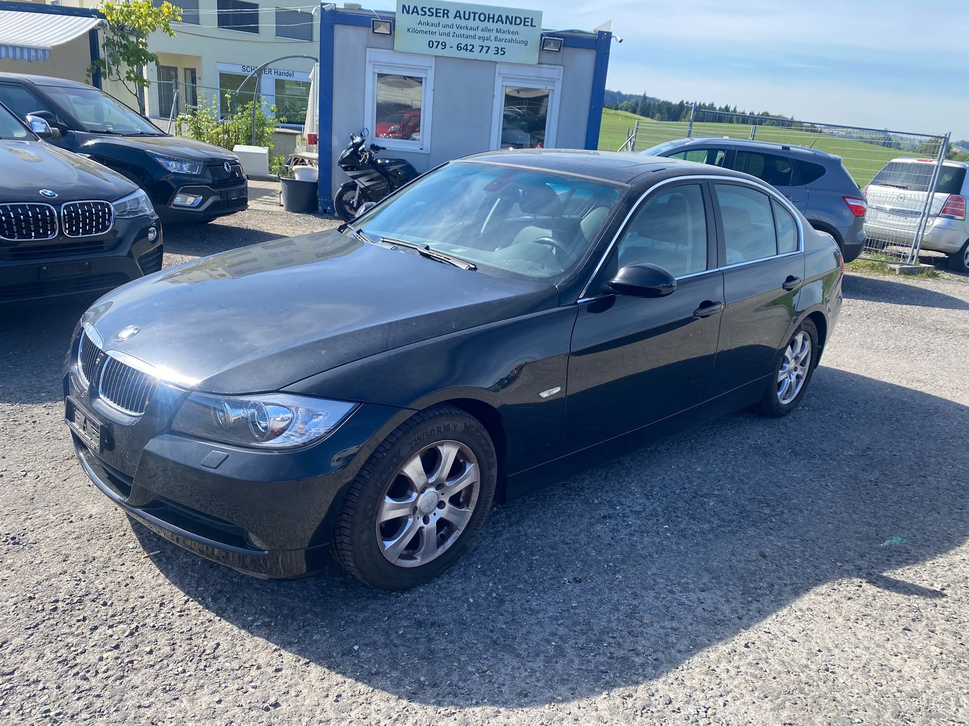 BMW 325i-image-0