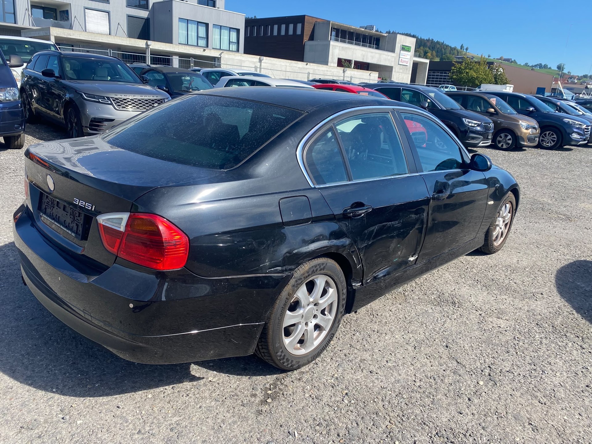 BMW 325i-image-7