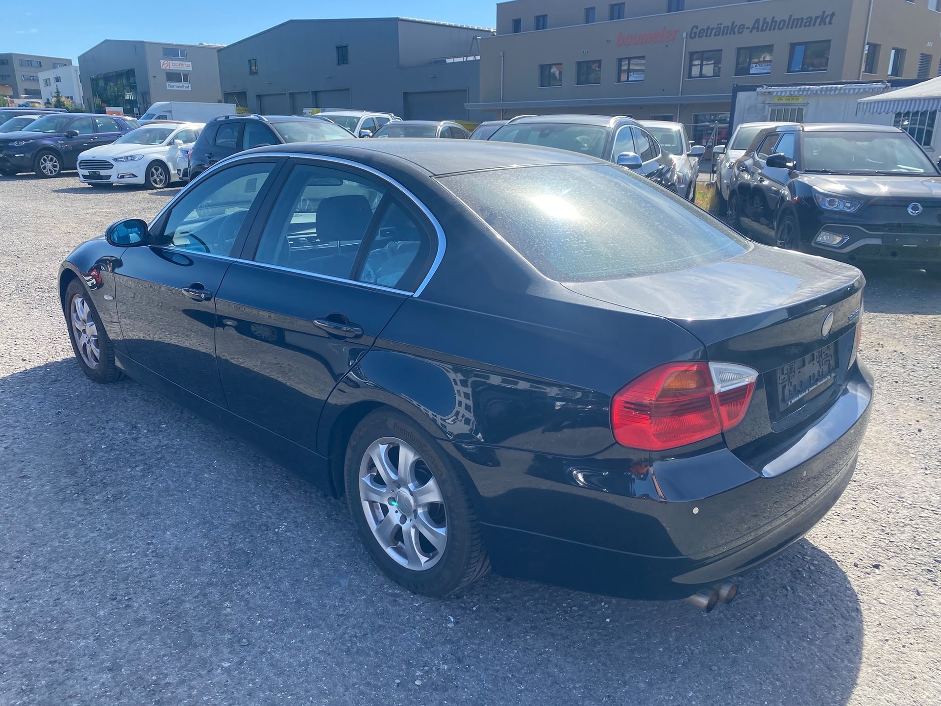 BMW 325i-image-4