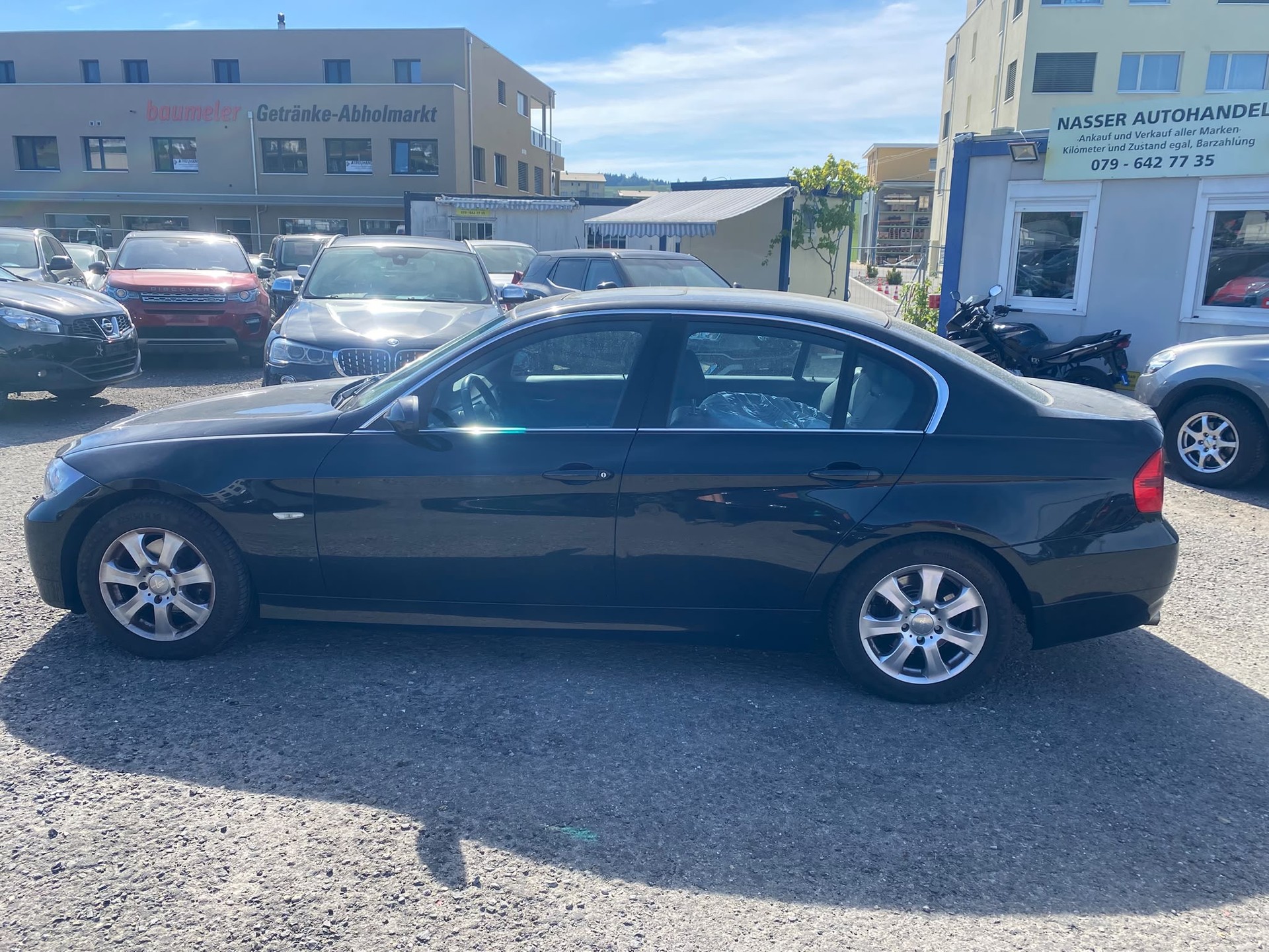 BMW 325i-image-3