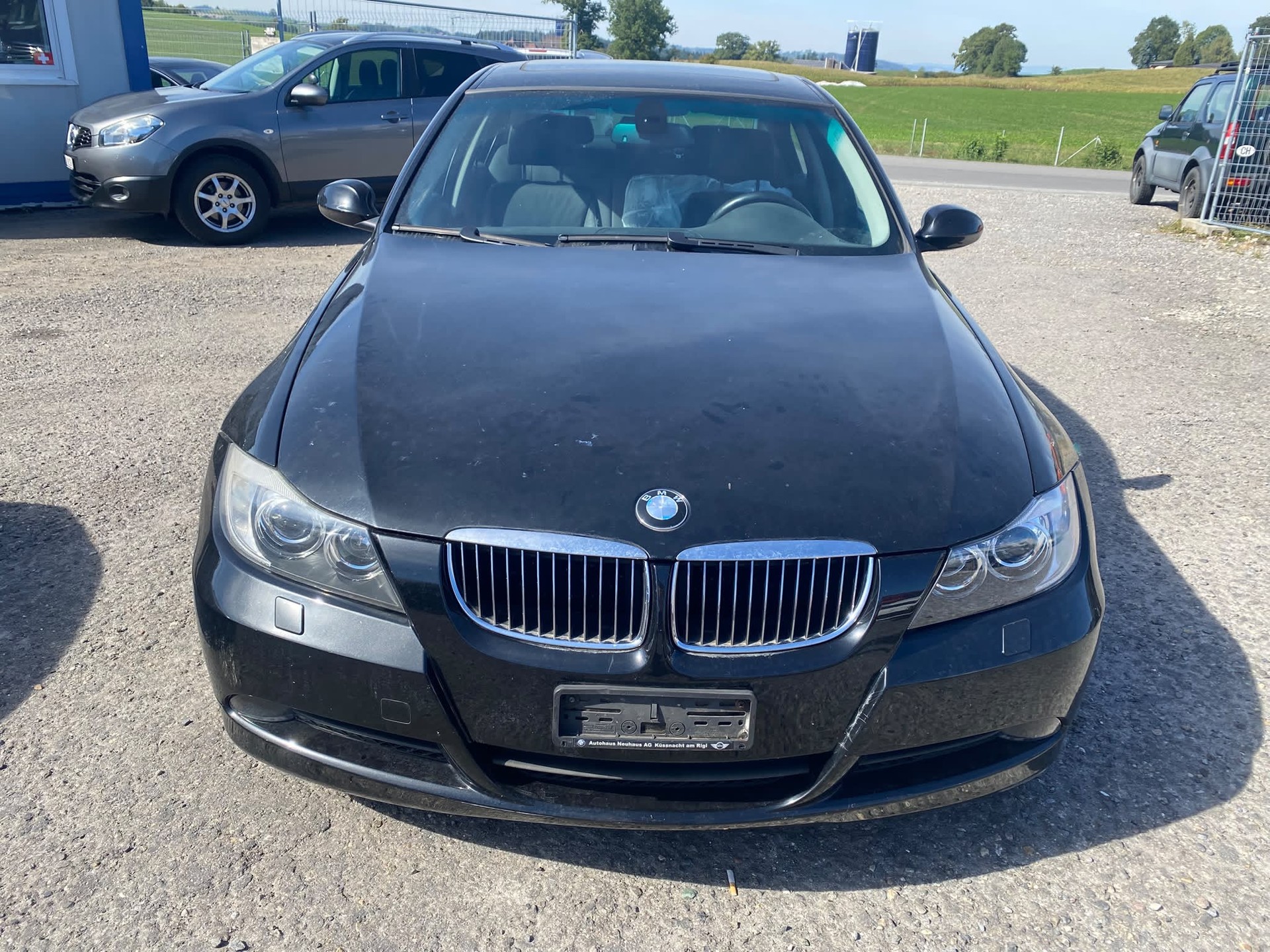 BMW 325i-image-2