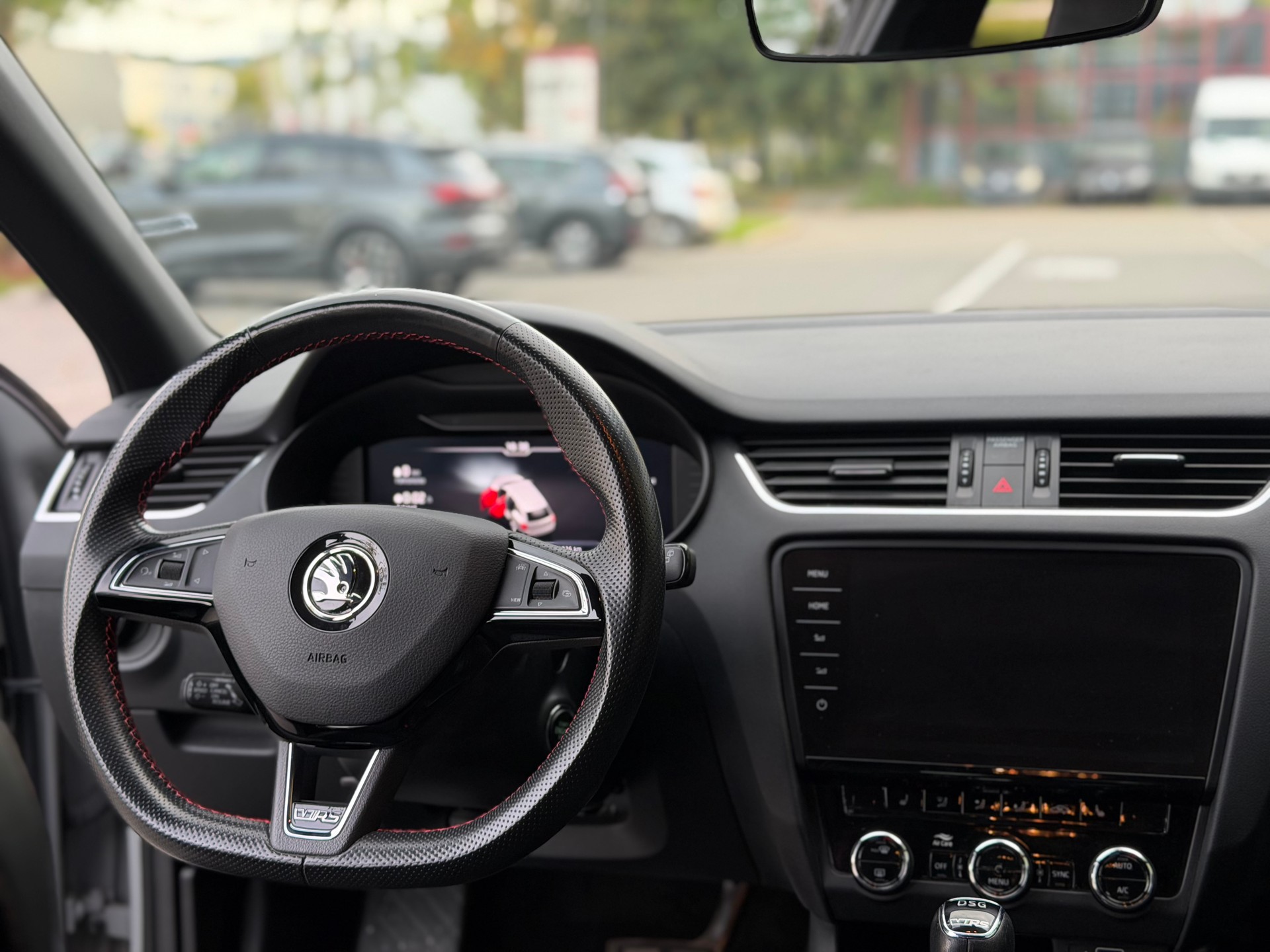 SKODA Octavia Combi 2.0 TSI RS DSG-image-8