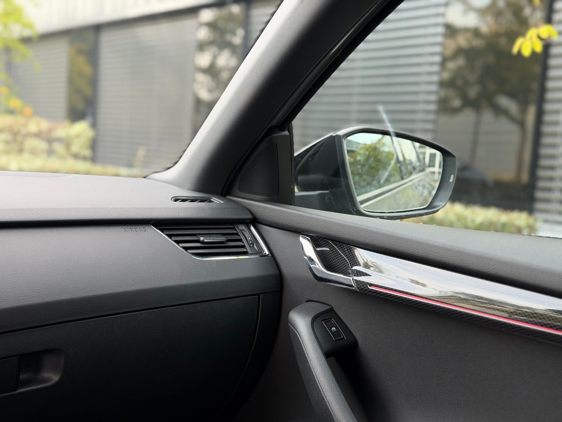 SKODA Octavia Combi 2.0 TSI RS DSG-image-10