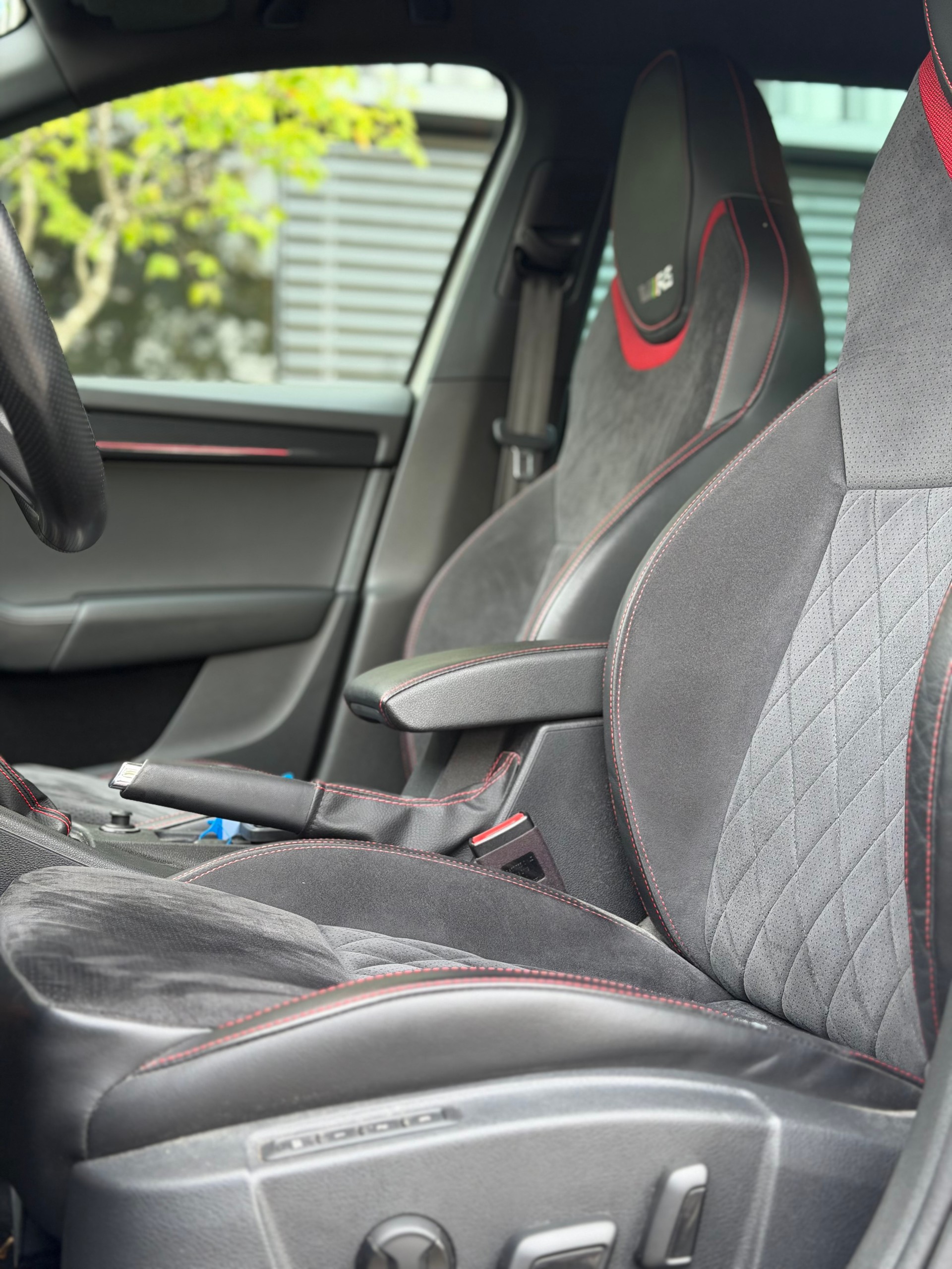 SKODA Octavia Combi 2.0 TSI RS DSG-image-9