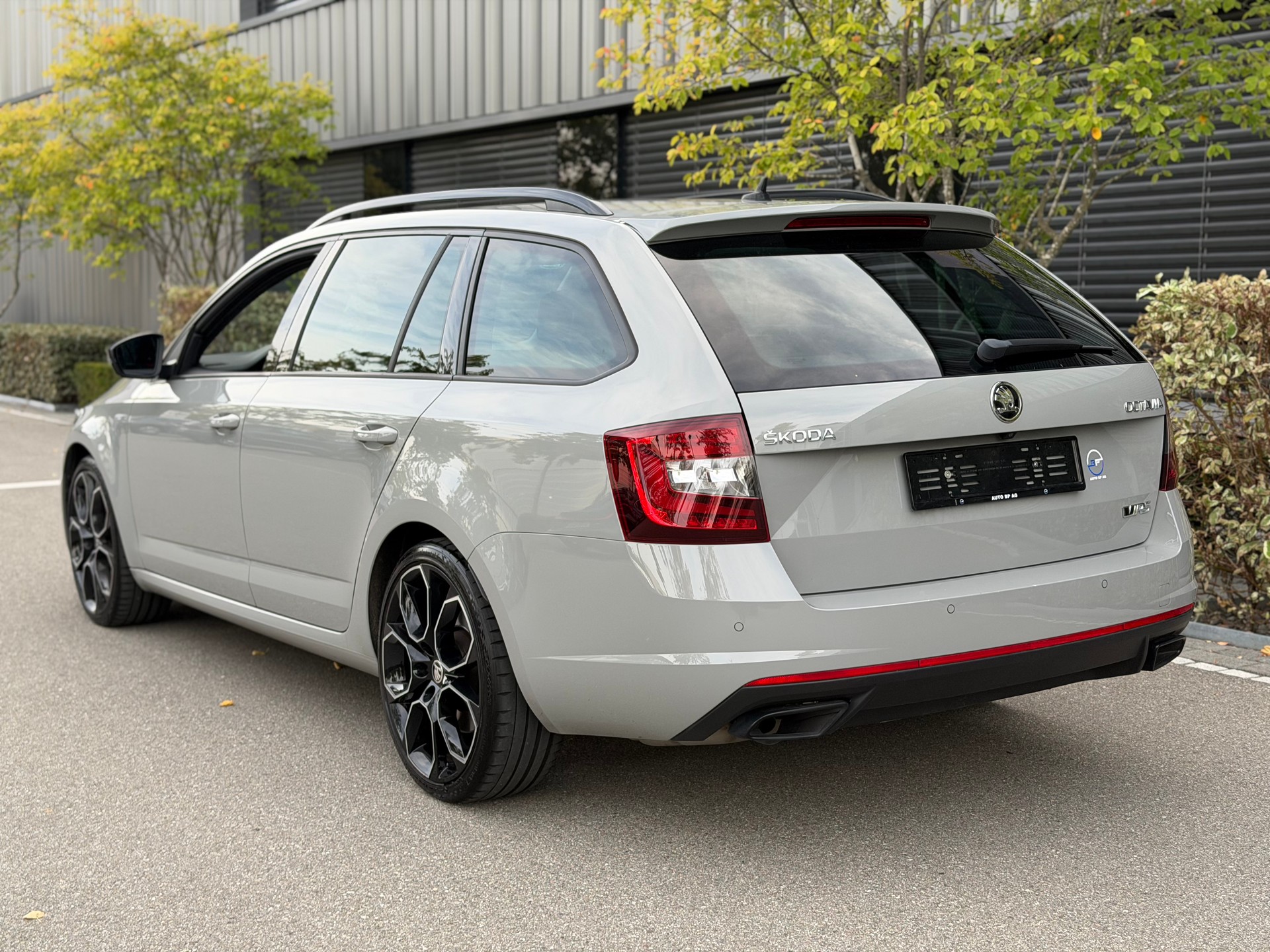 SKODA Octavia Combi 2.0 TSI RS DSG-image-6