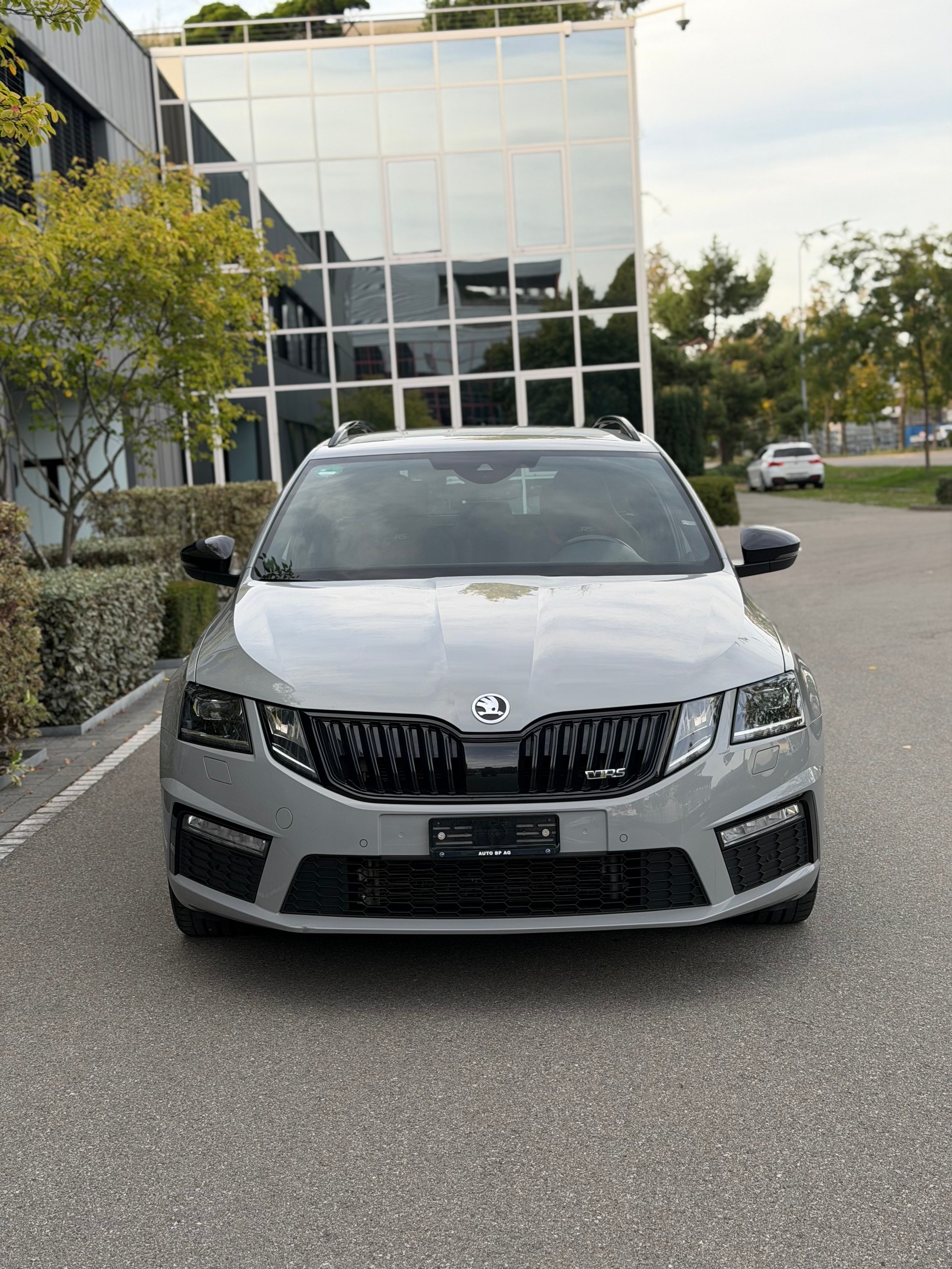 SKODA Octavia Combi 2.0 TSI RS DSG-image-2