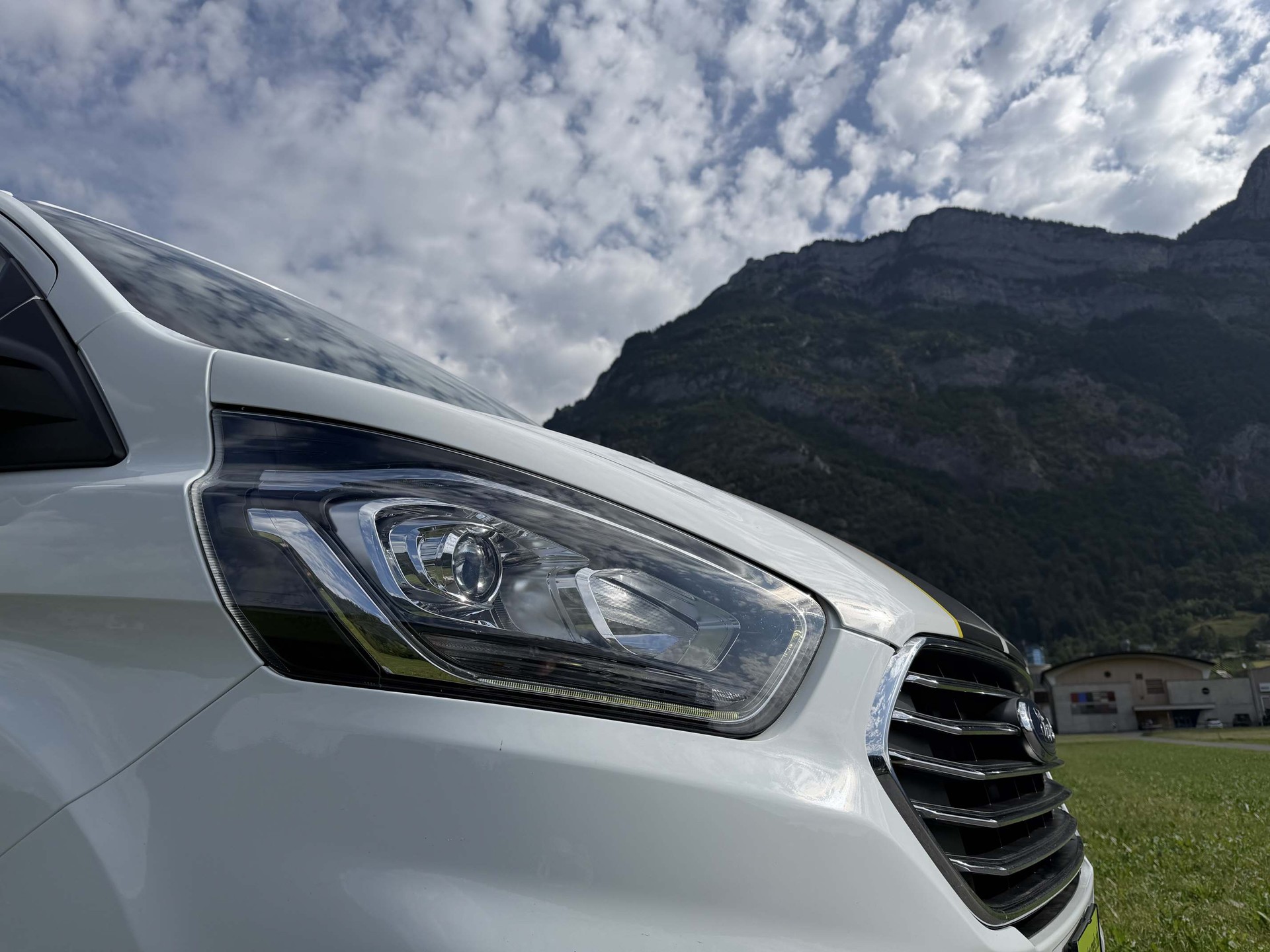 FORD Tourneo Custom 320 L1 2.0 TDCi 185 Titanium-image-1