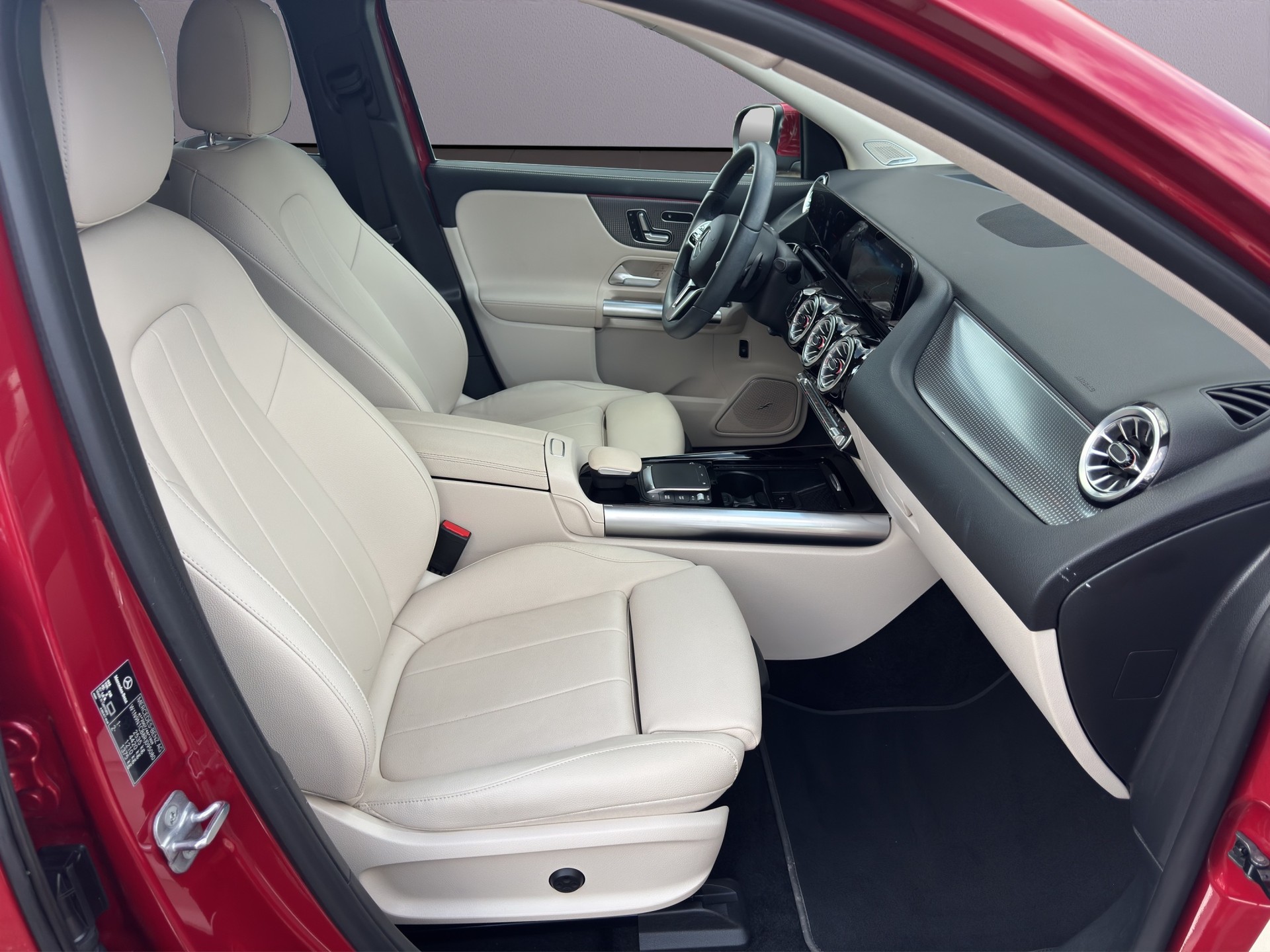 MERCEDES-BENZ EQA 350 4Matic Swiss Star-image-15