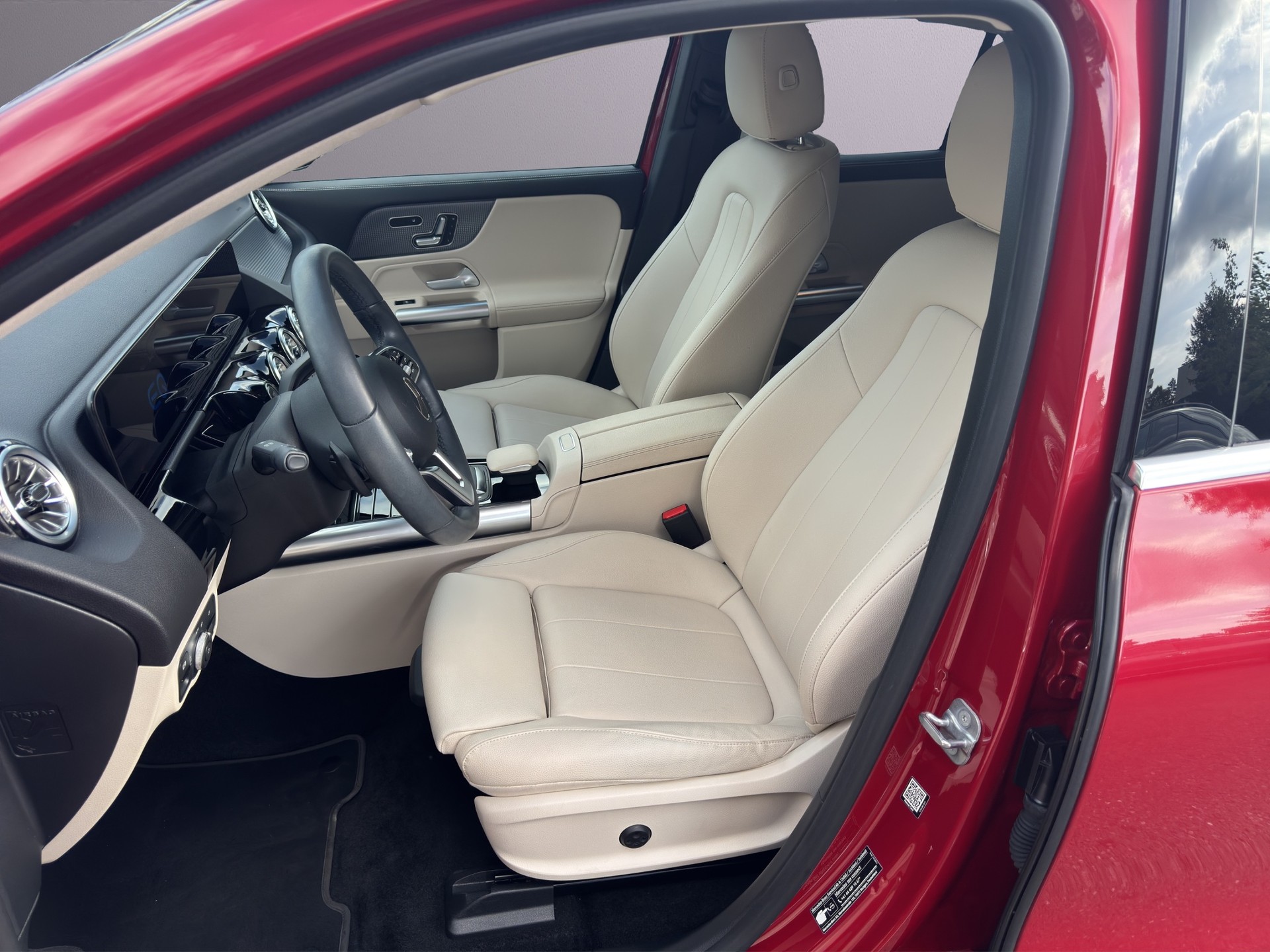 MERCEDES-BENZ EQA 350 4Matic Swiss Star-image-10