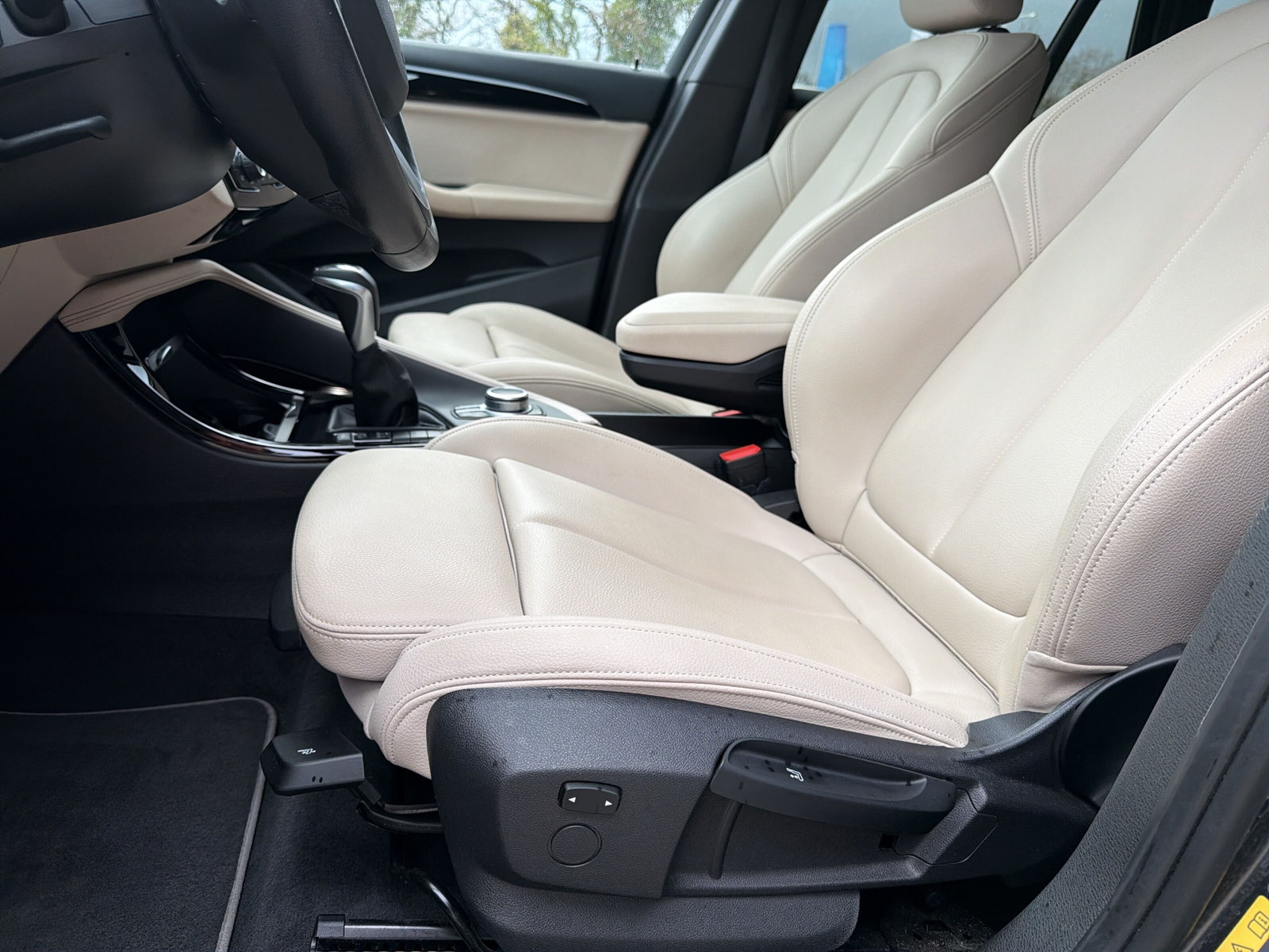 BMW X1 xDrive 25e Sport Line Steptronic-image-17