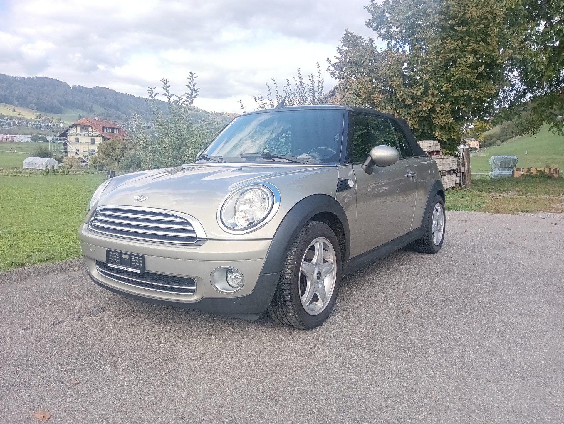 MINI Cooper Cabriolet-image-0