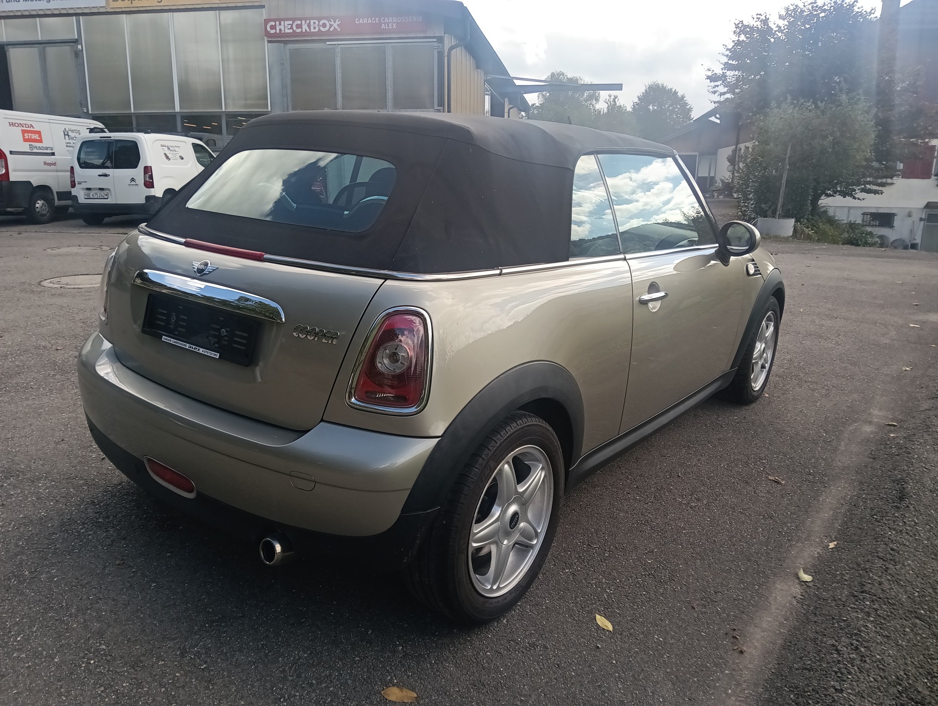 MINI Cooper Cabriolet-image-4