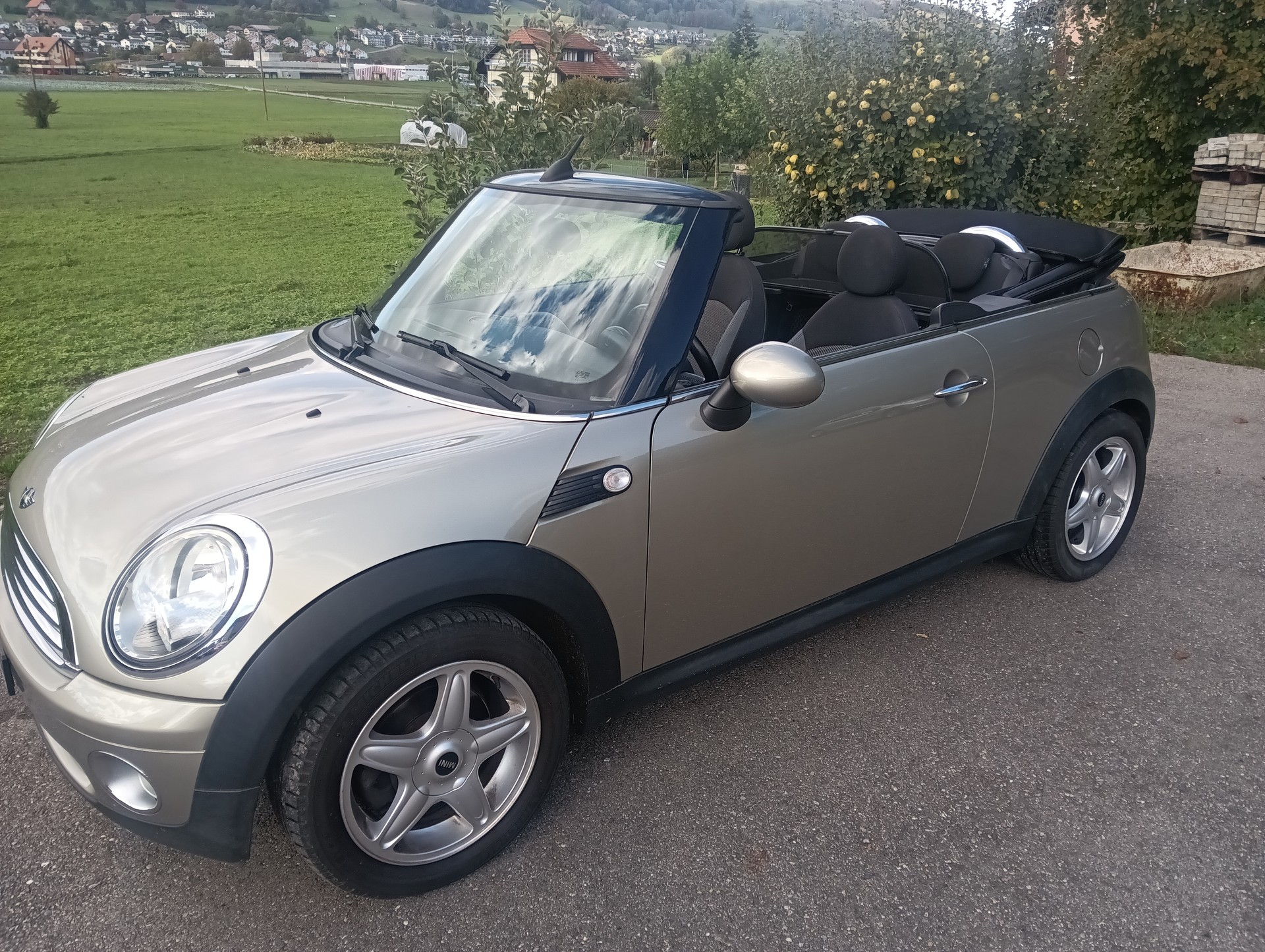 MINI Cooper Cabriolet-image-6