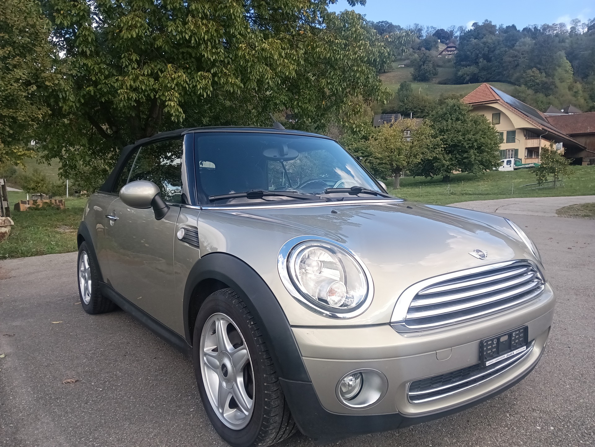 MINI Cooper Cabriolet-image-1