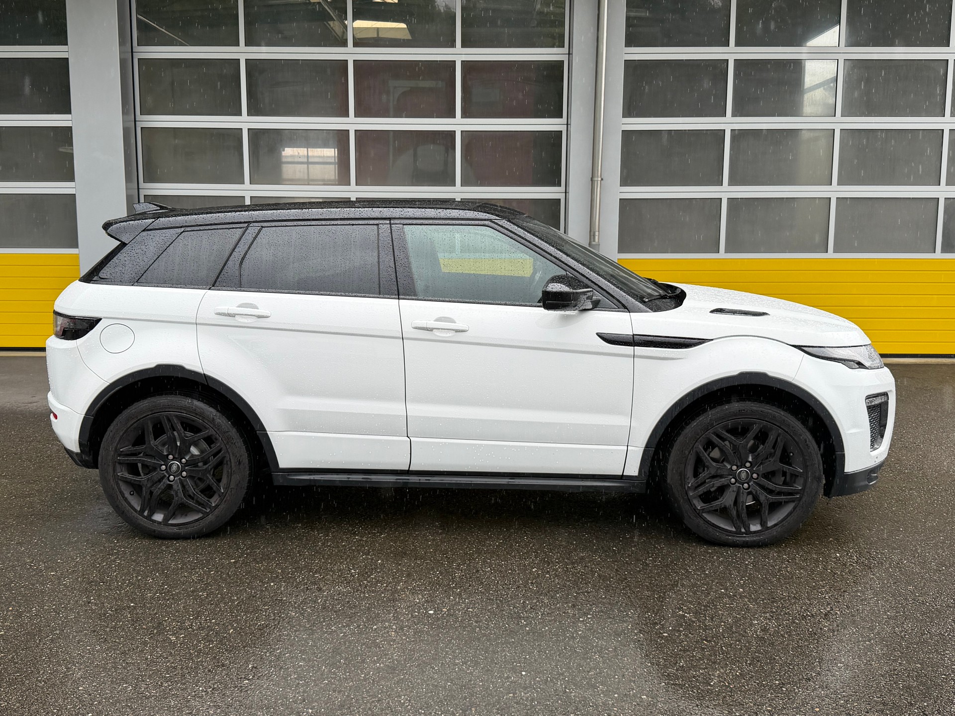 LAND ROVER Range Rover Evoque 2.0 Si4 HSE Dynamic AT9-image-6